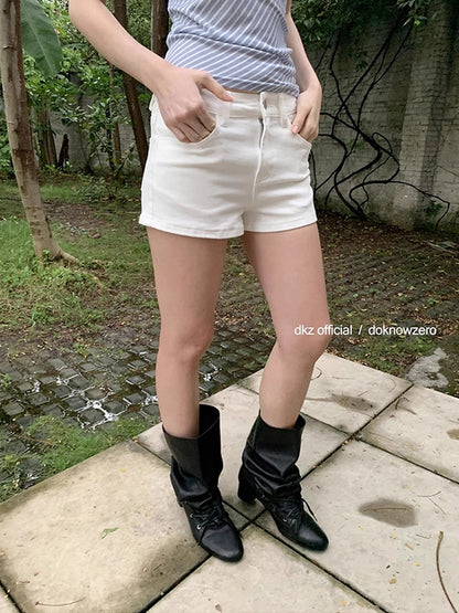 DKZ_OFFICIAL_Summer_Slim_Fit_White_Mid_Rise_Shorts_MISSTT