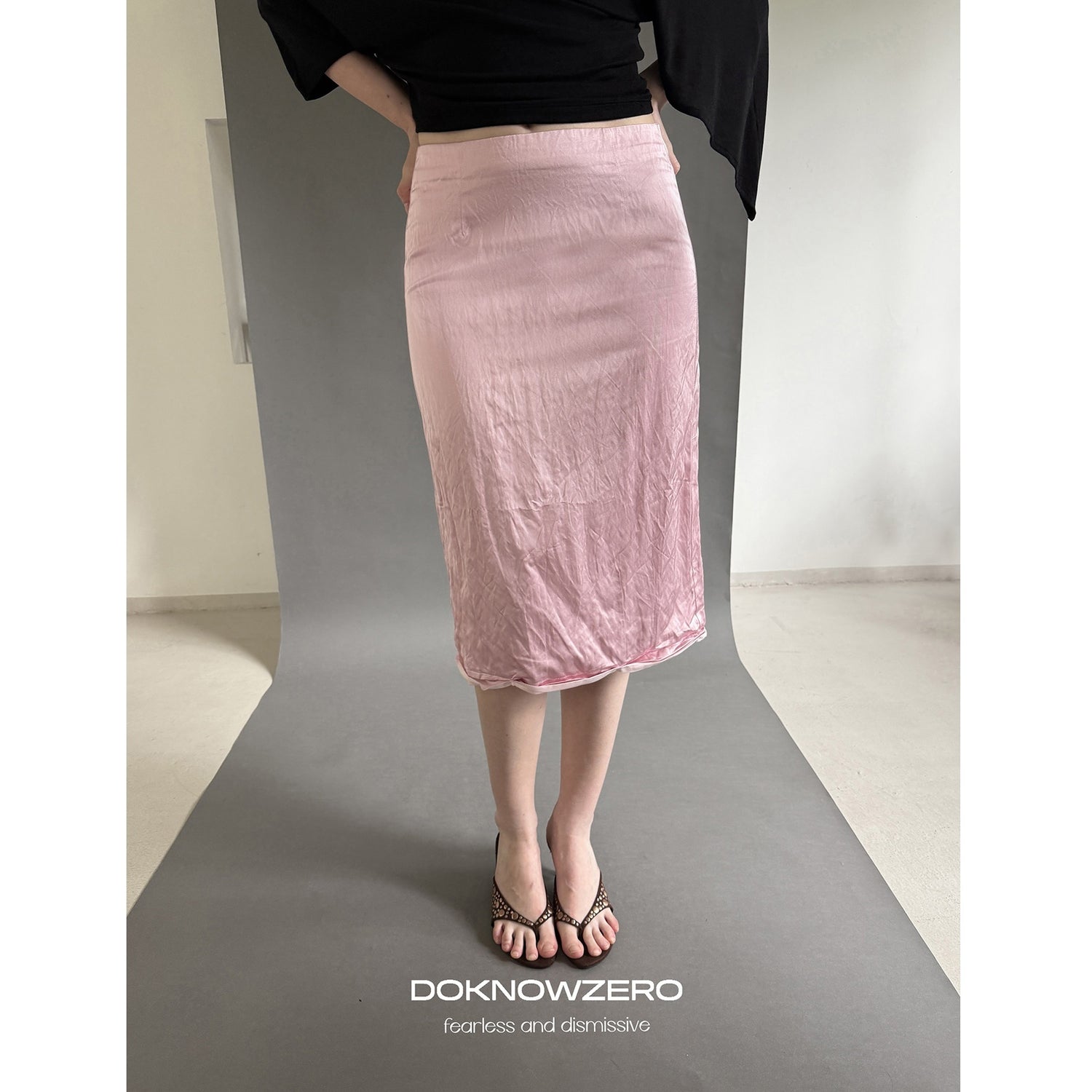 DKZ_OFFICIAL_Textured_Pleated_Straight_Rolled_Hem_Women&