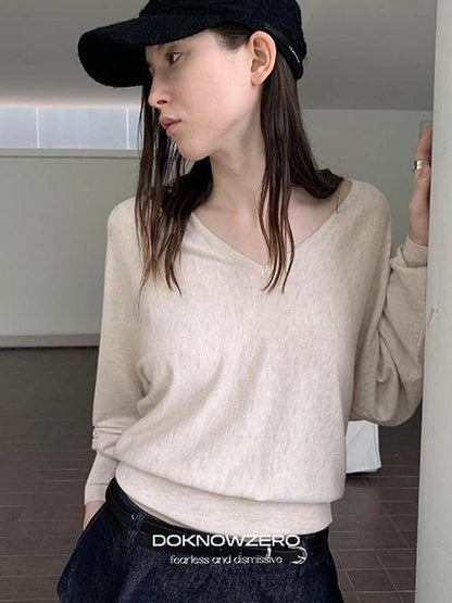 DKZ OFFICIAL V-Neck Batwing Sleeve Knitted Long Sleeve Top
