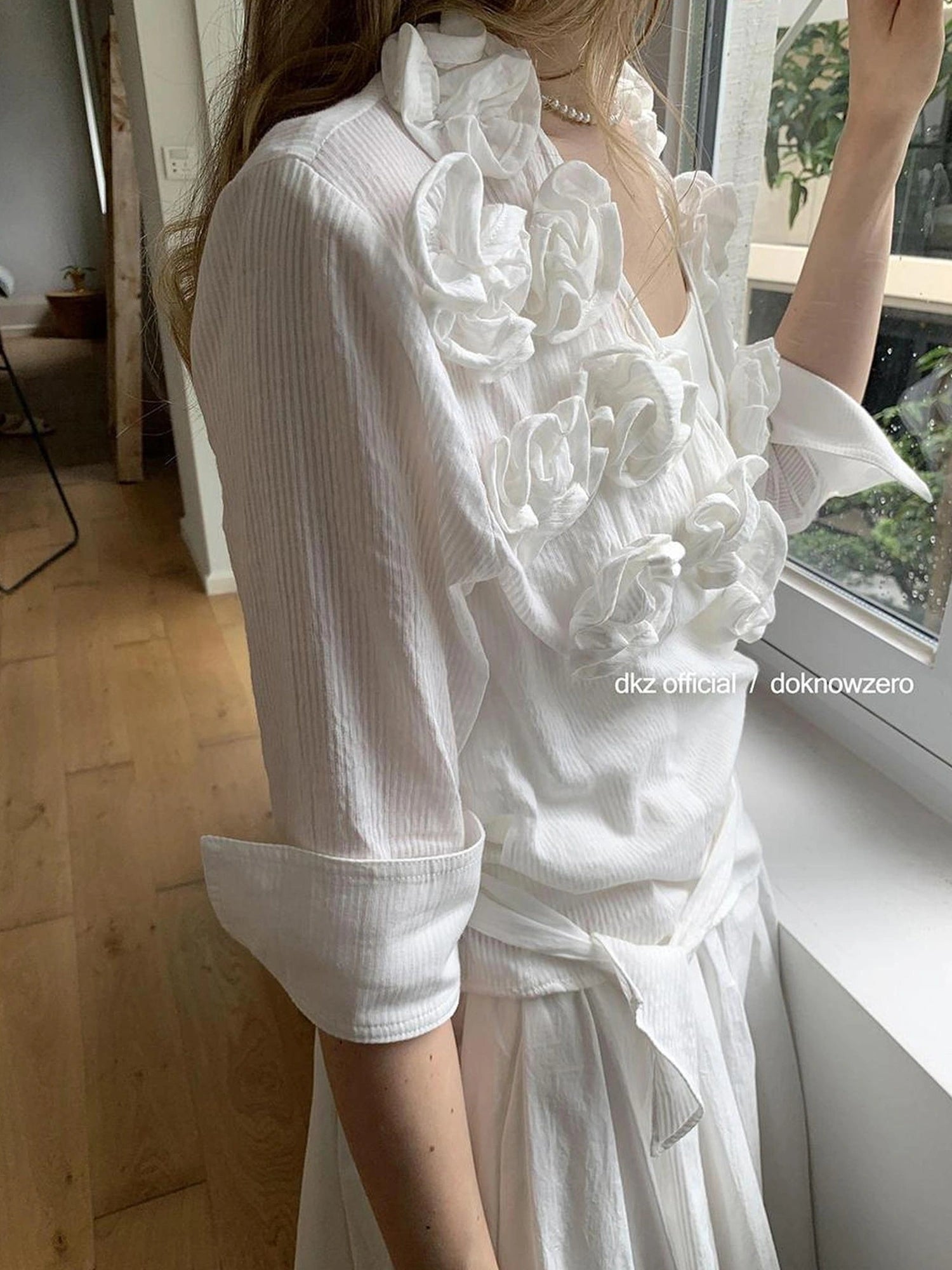 DKZ OFFICIAL V-Neck Floral Embroidered Loose Fit T-Shirt