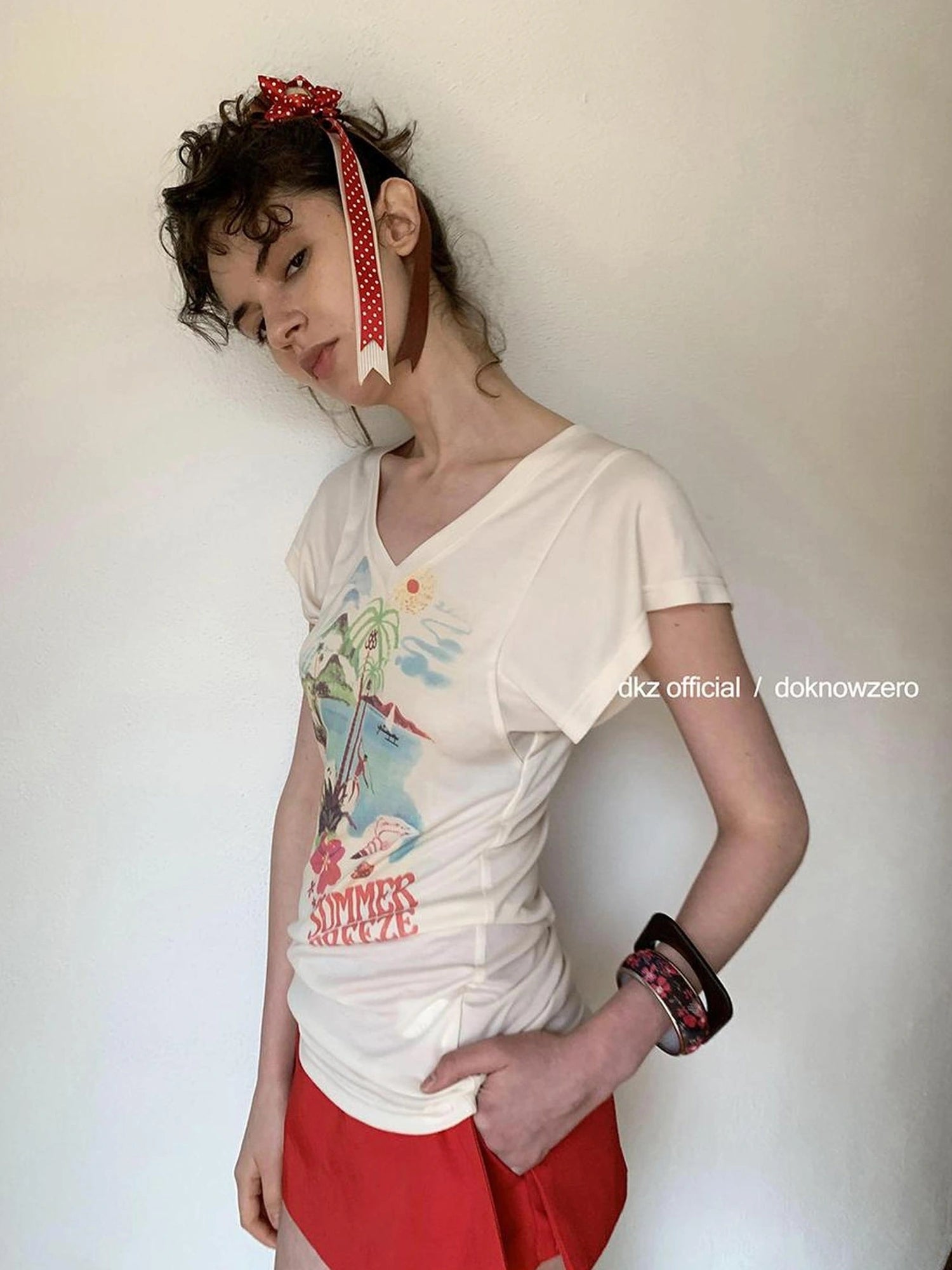 DKZ OFFICIAL V-Neck Lyocell T-Shirt With Retro Hawaiian Print