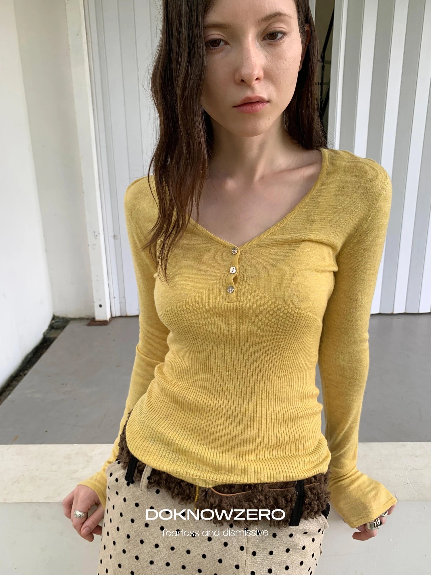 DKZ OFFICIAL V-Neck Slim Fit Ribbed Long Sleeve Knit Top