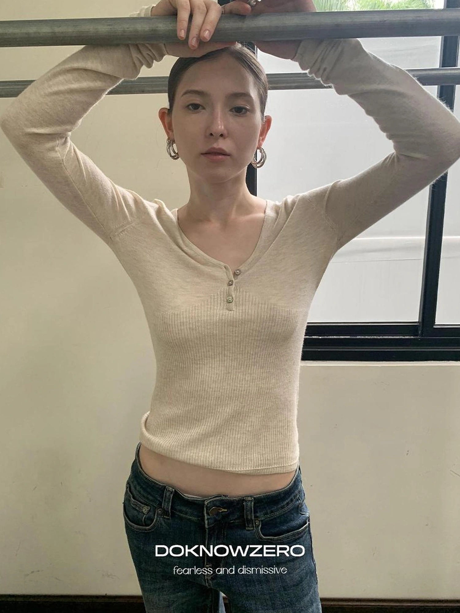 DKZ OFFICIAL V-Neck Slim Fit Ribbed Long Sleeve Knit Top