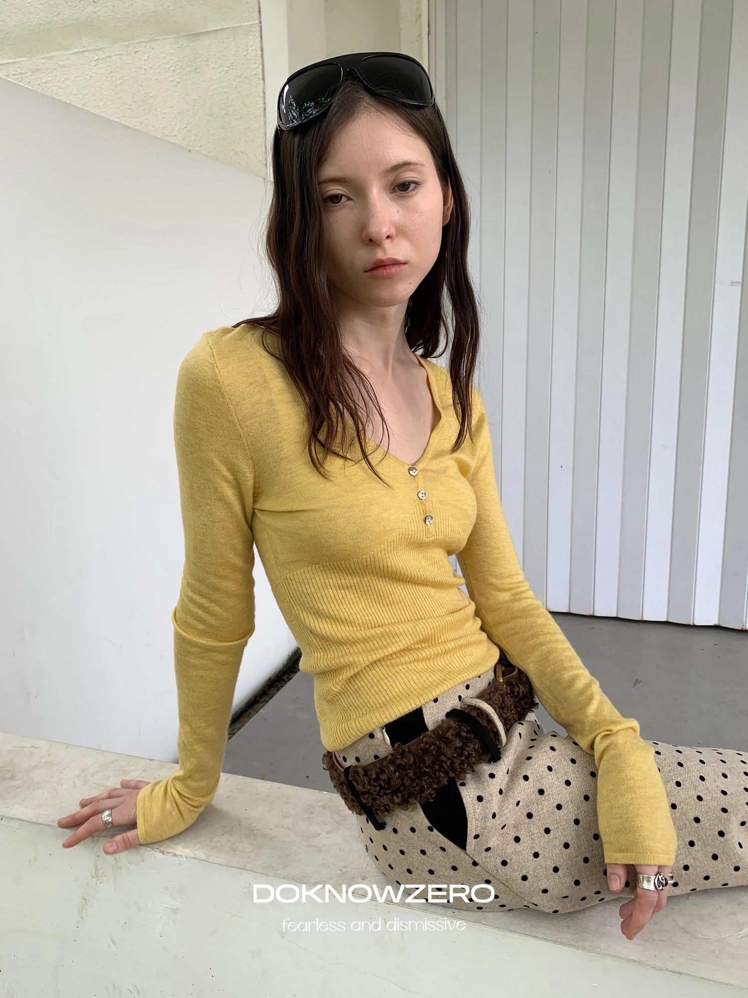 DKZ OFFICIAL V-Neck Slim Fit Ribbed Long Sleeve Knit Top