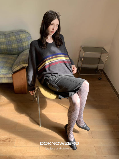 DKZ_OFFICIAL_V-Neck_Sweater_With_Color_Block_Stripes_MISSTT