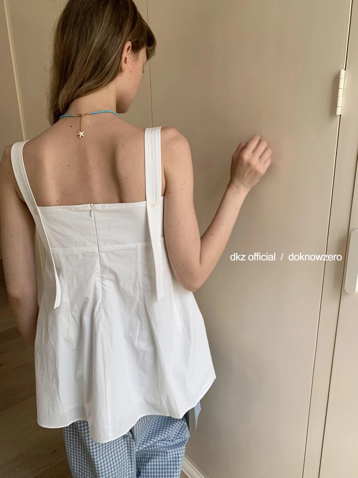 DKZ OFFICIAL V-neck Camisole Floral Bud Top