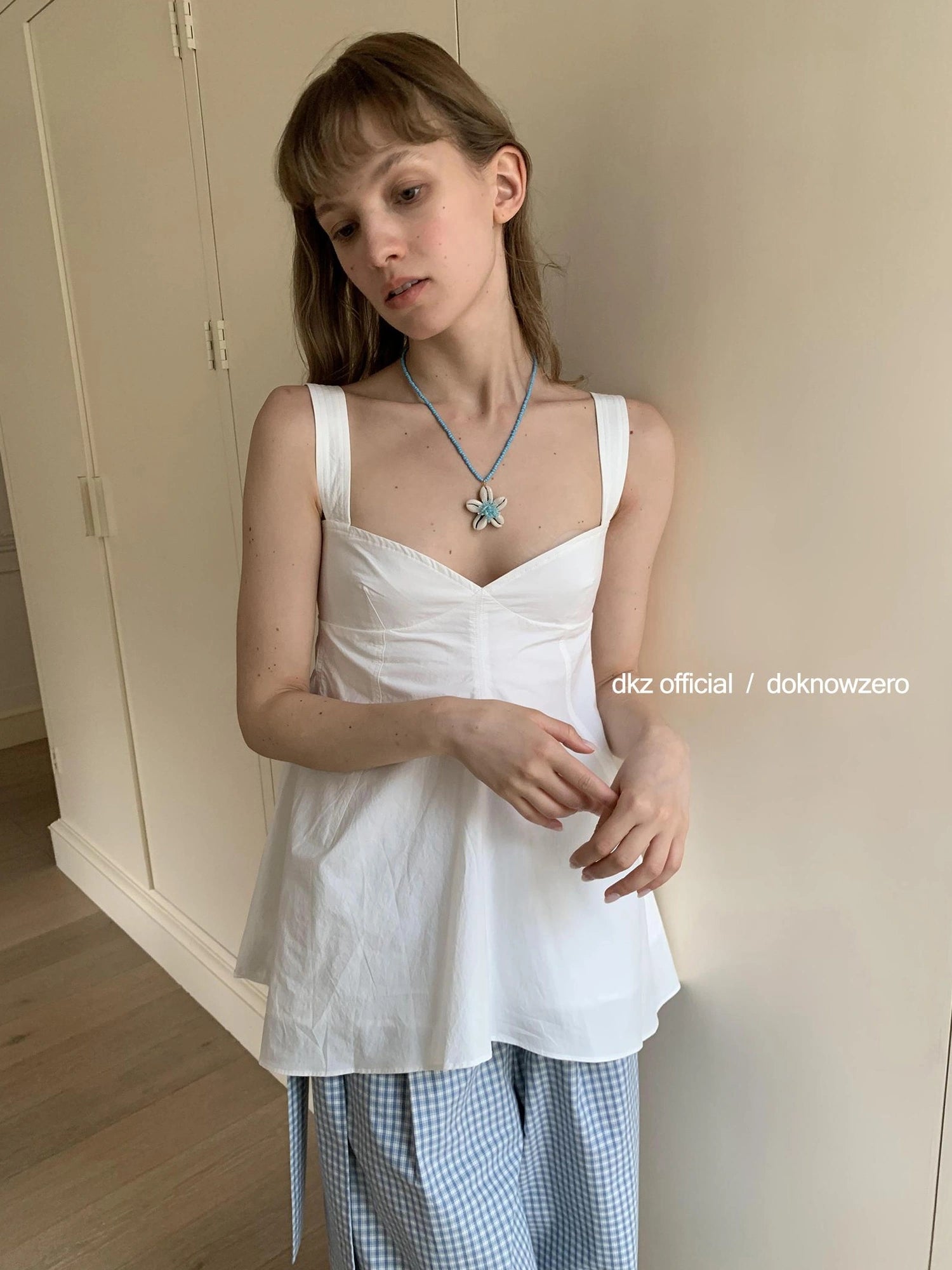 DKZ OFFICIAL V-neck Camisole Floral Bud Top