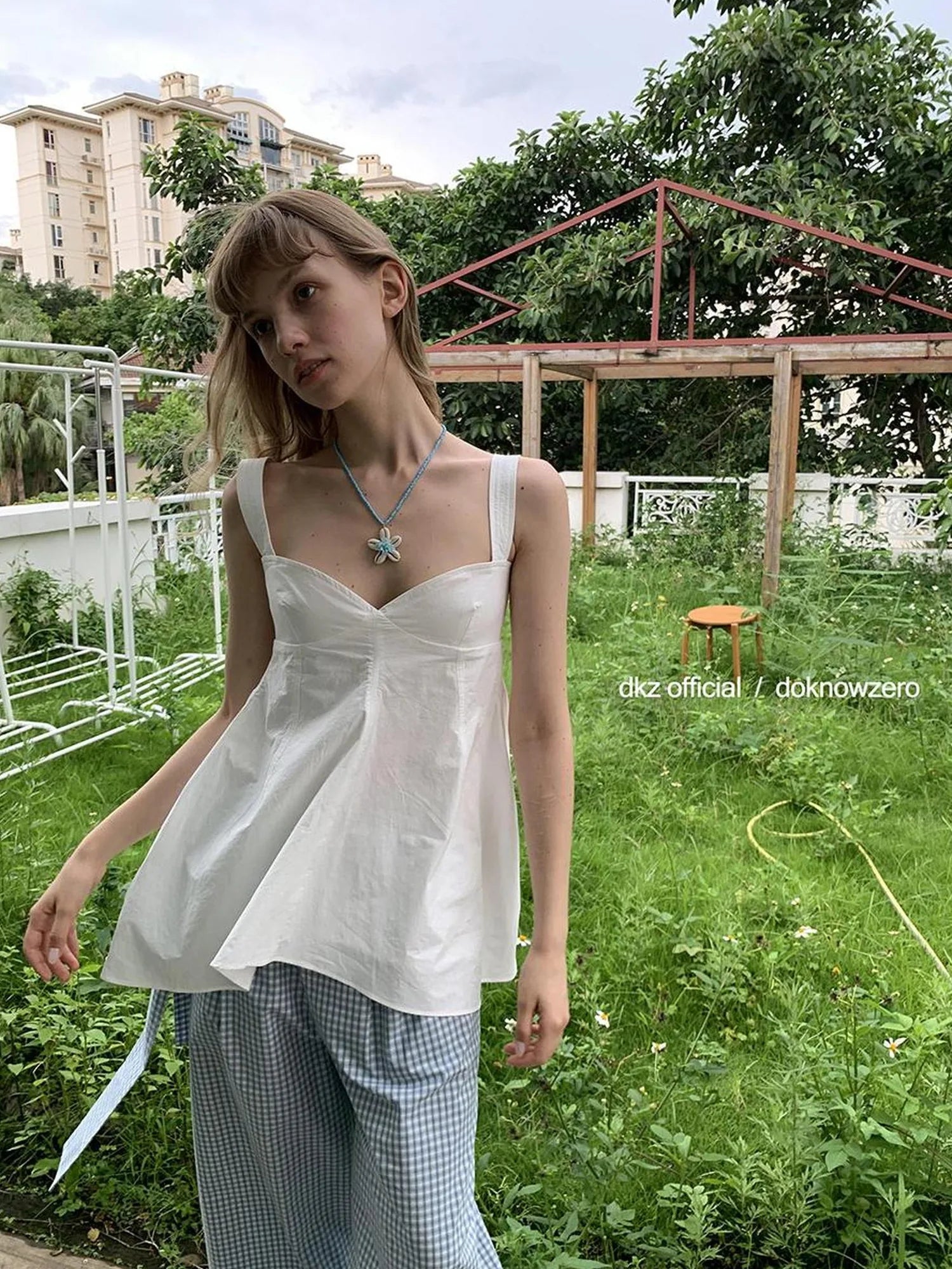 DKZ OFFICIAL V-neck Camisole Floral Bud Top