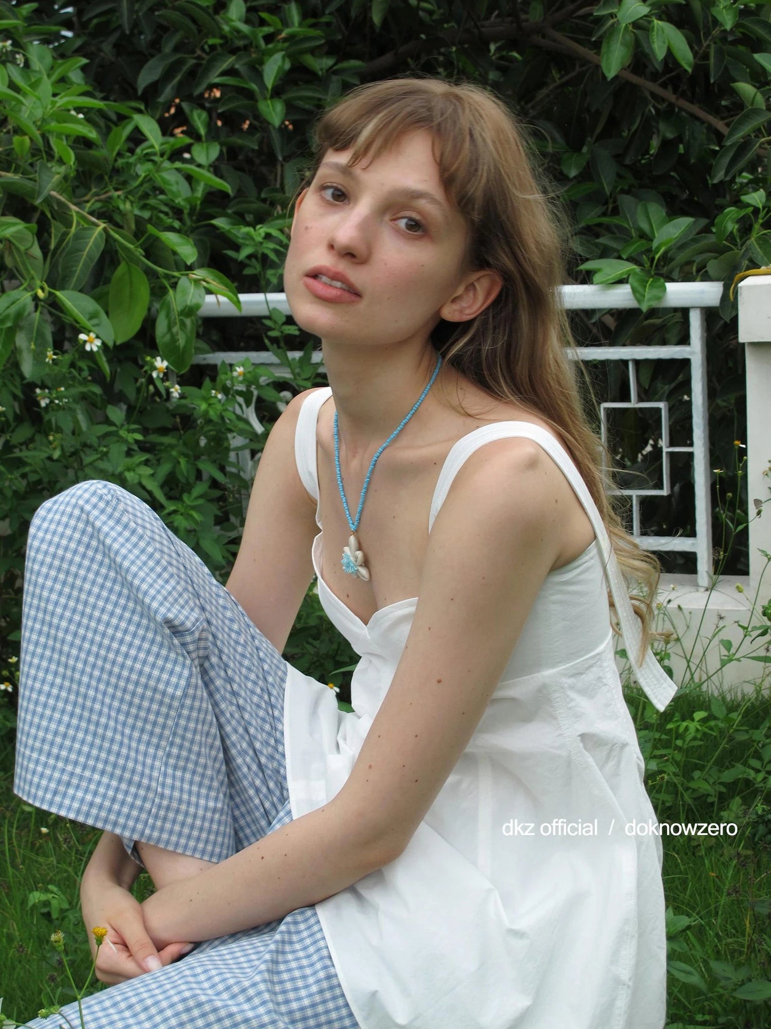 DKZ OFFICIAL V-neck Camisole Floral Bud Top