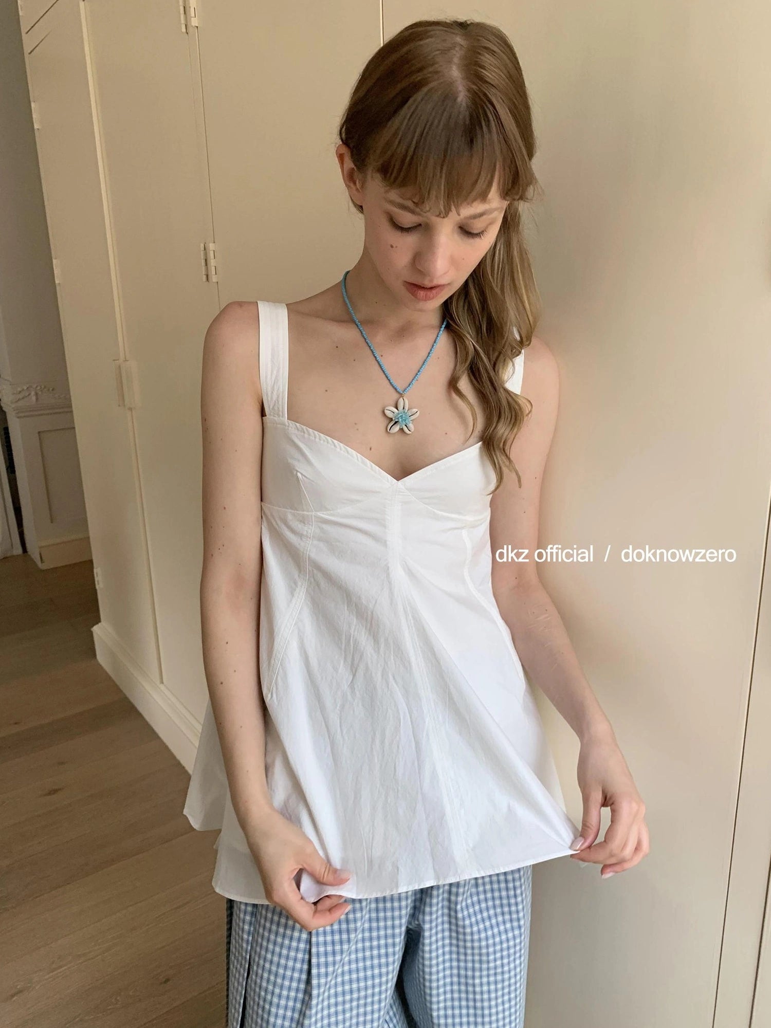 DKZ OFFICIAL V-neck Camisole Floral Bud Top