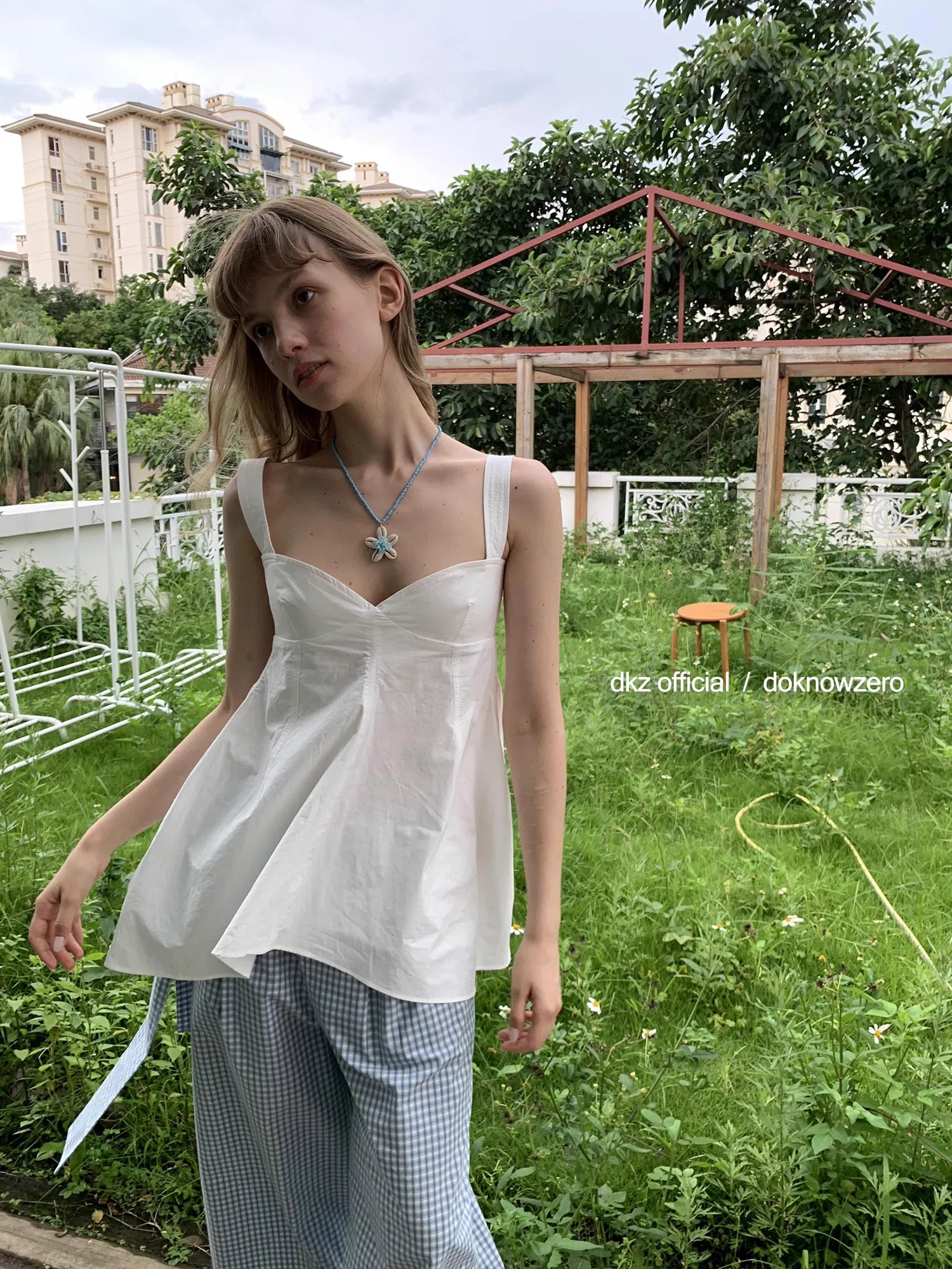 DKZ_OFFICIAL_V-neck_Camisole_Floral_Bud_Top_MISSTT