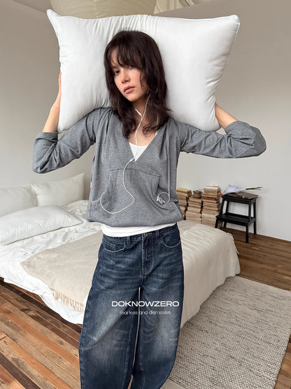 DKZ_OFFICIAL_V-neck_Layered_Sweatshirt_With_Attached_Necklace_MISSTT