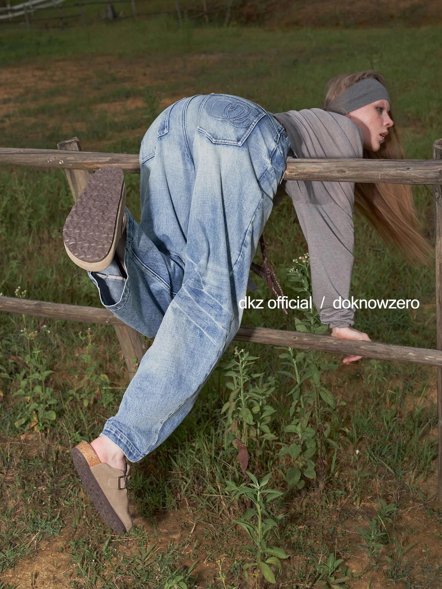 DKZ OFFICIAL Vintage Blue Washed Wide Leg Curved Hem Jeans