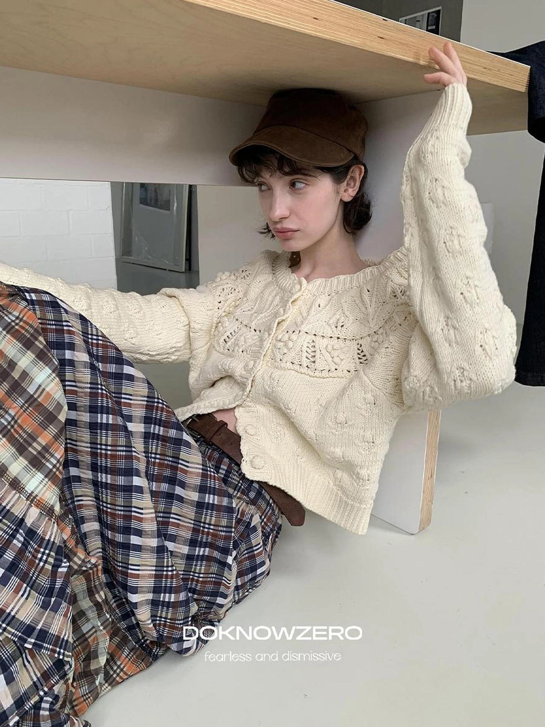 DKZ OFFICIAL Vintage Crochet Knit Cardigan In Apricot