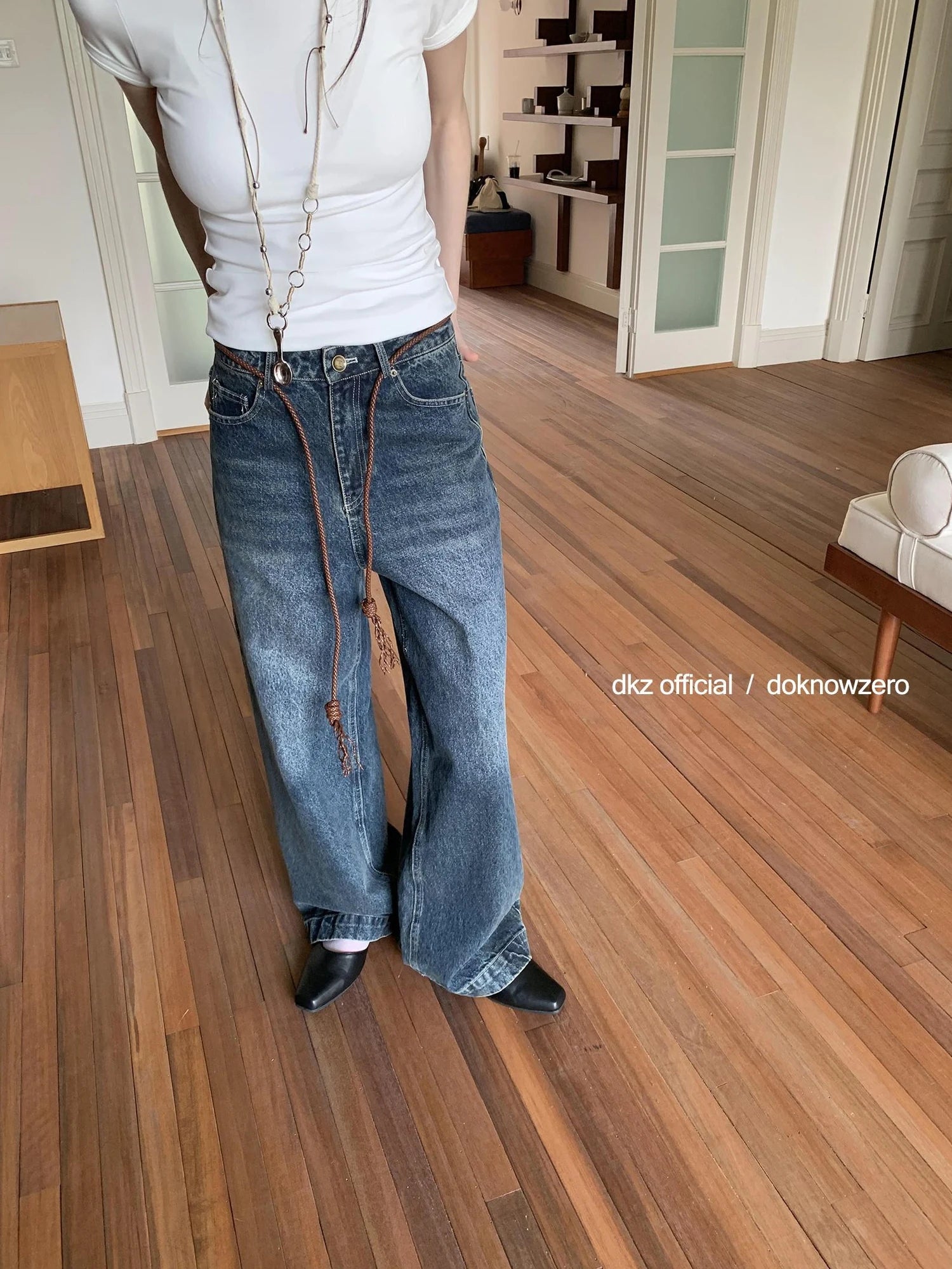 DKZ OFFICIAL Vintage Washed Blue Jeans With Woven Belt