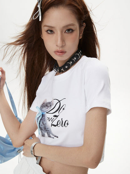 DKZ OFFICIAL White Cat And Text Print Round Neck Short Sleeve Women&