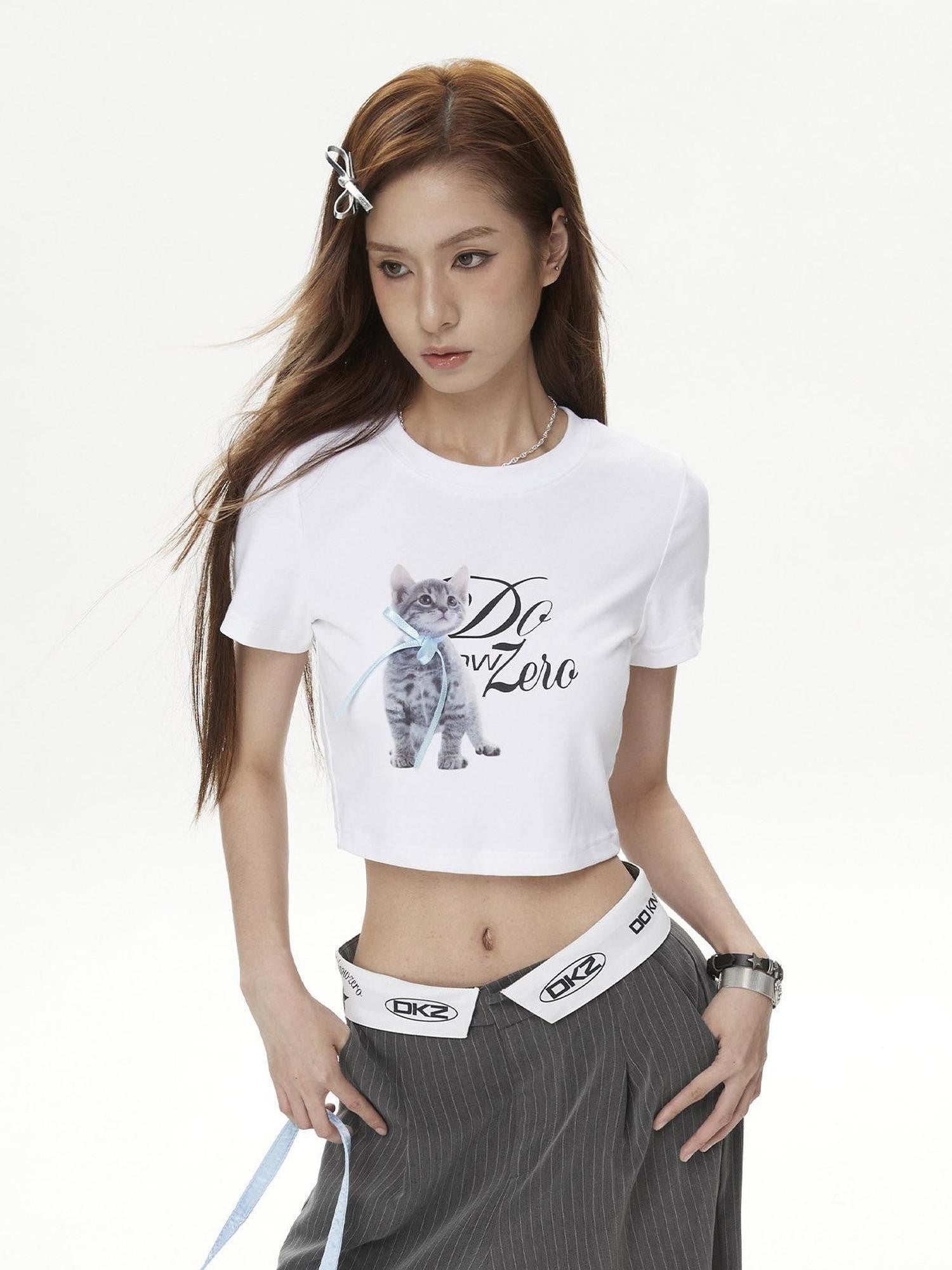 DKZ OFFICIAL White Cat And Text Print Round Neck Short Sleeve Women&
