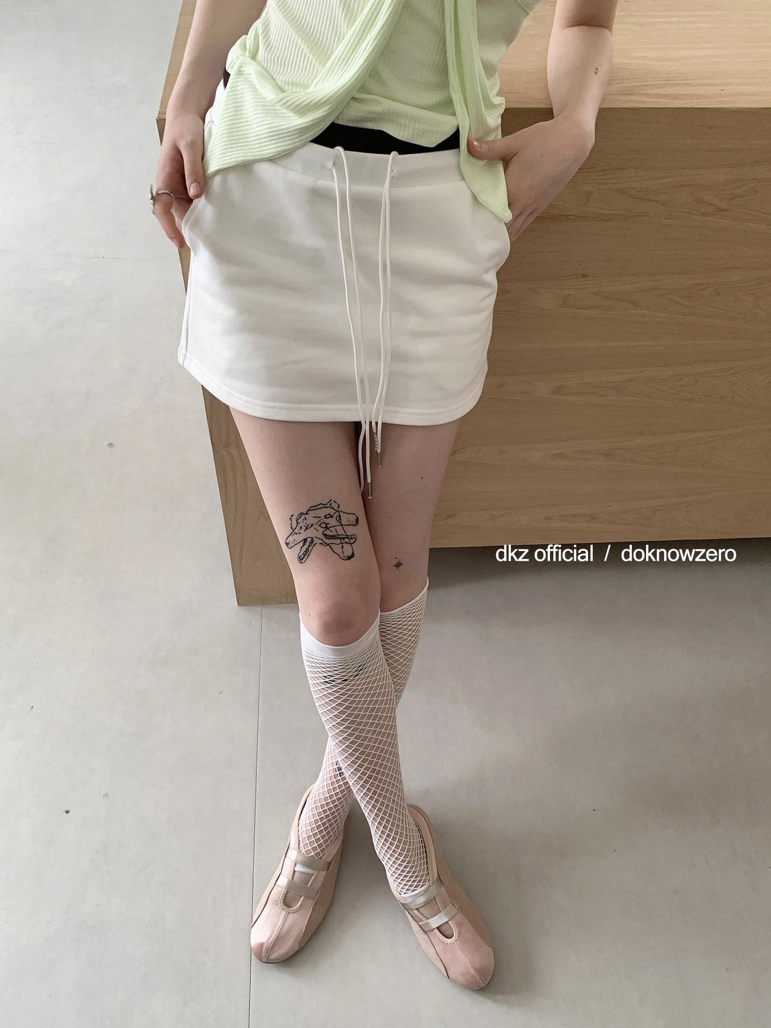 DKZ OFFICIAL White Contrast Colorblock Panel Mid Waist Women&