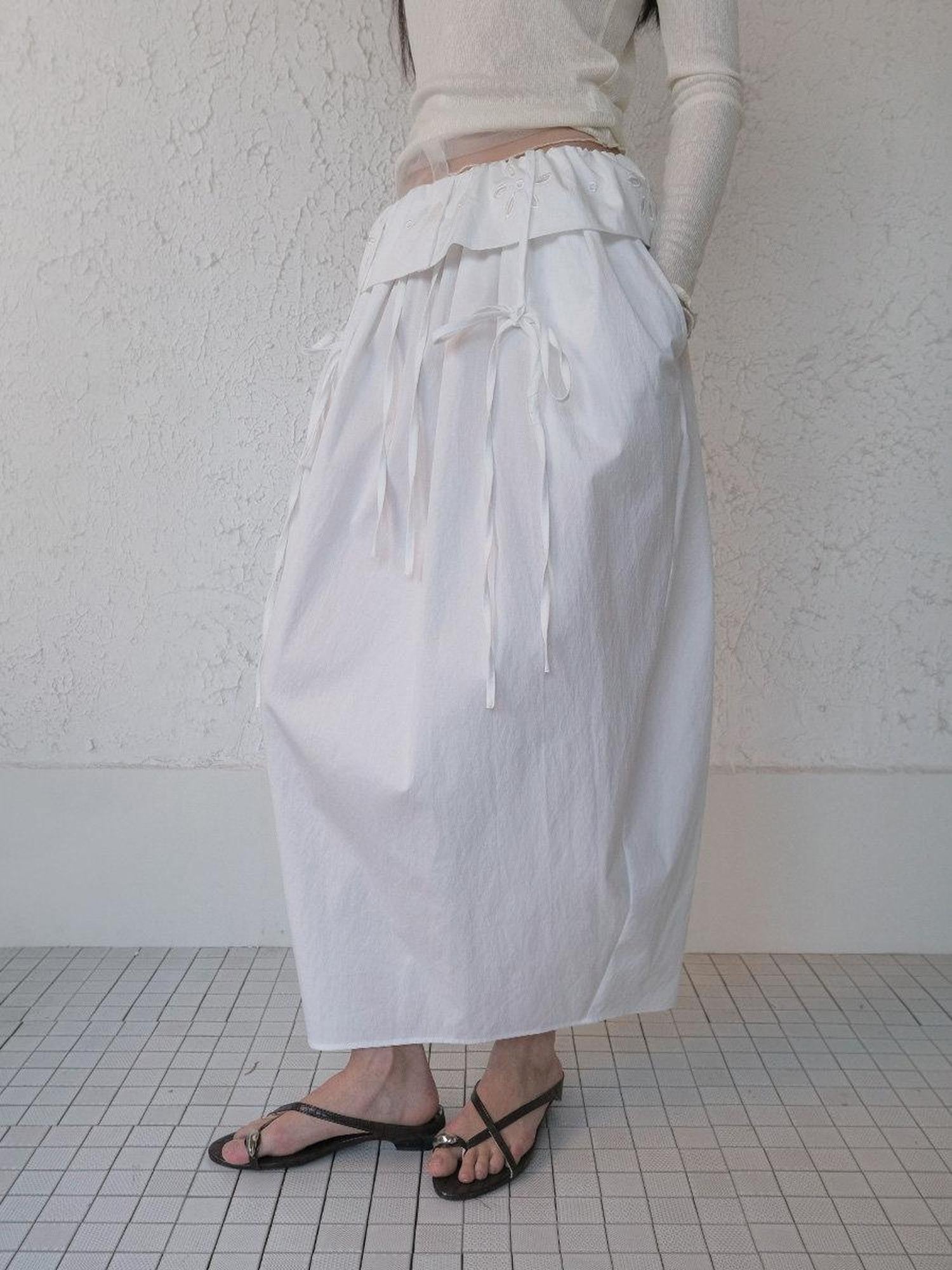DKZ OFFICIAL White Embroidered Waistband Lantern Women&