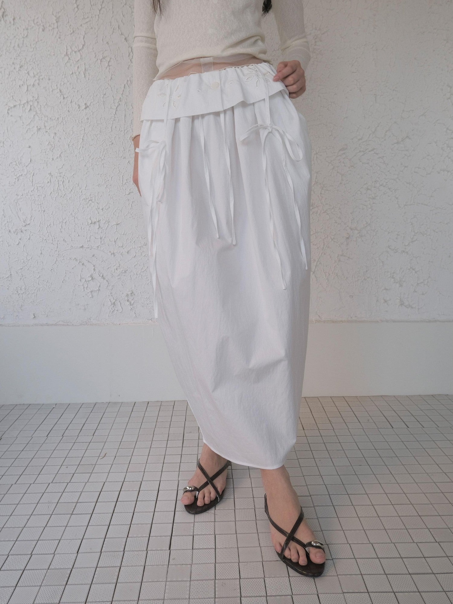 DKZ OFFICIAL White Embroidered Waistband Lantern Women&