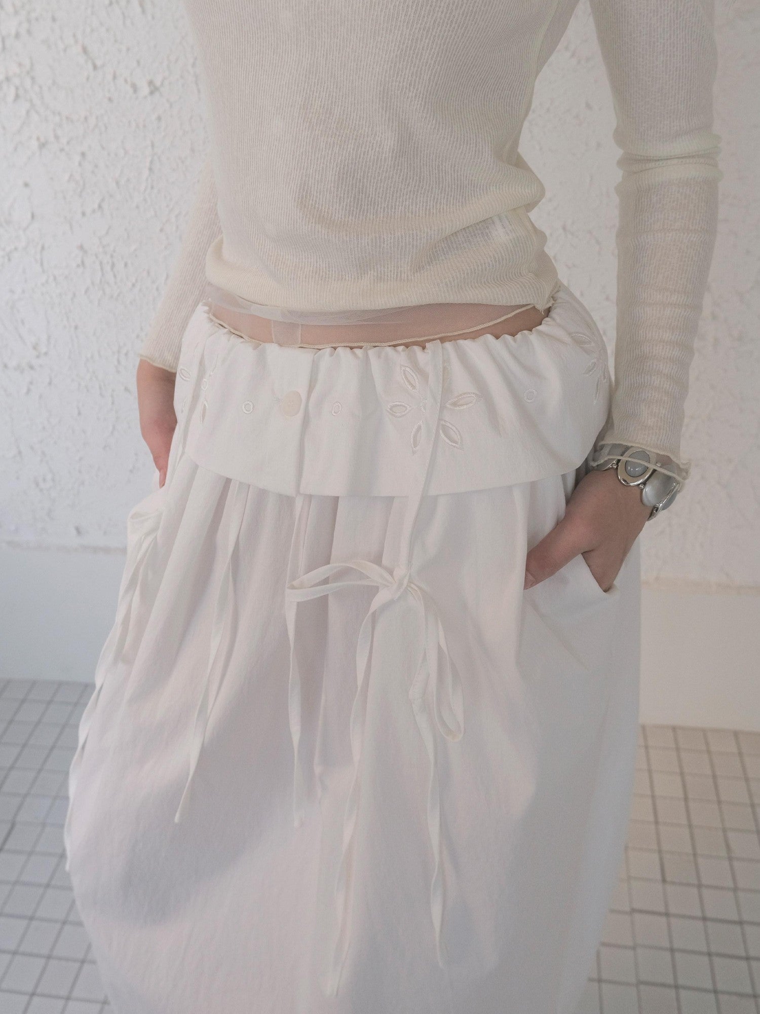 DKZ OFFICIAL White Embroidered Waistband Lantern Women&