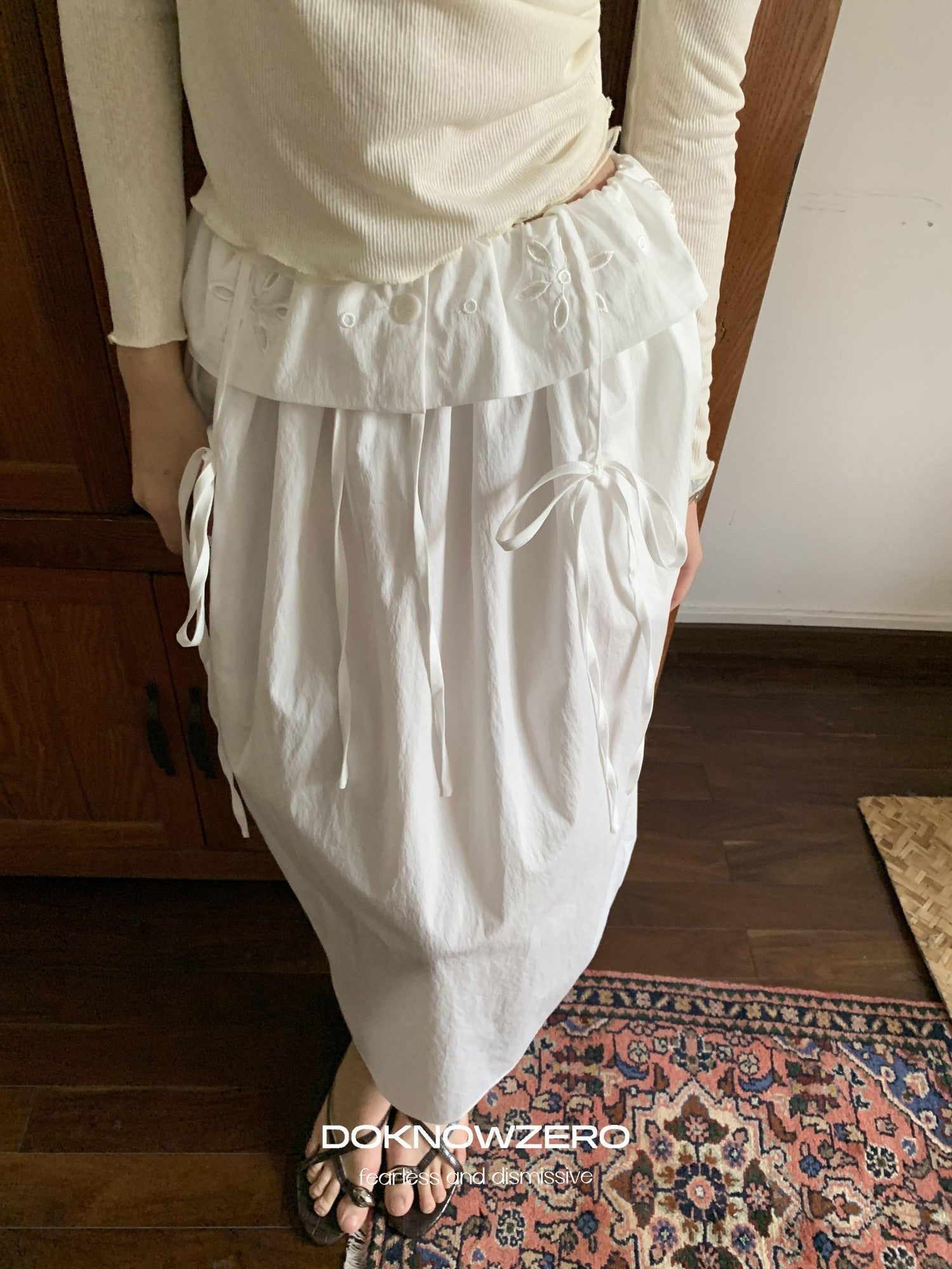 DKZ OFFICIAL White Embroidered Waistband Lantern Women&