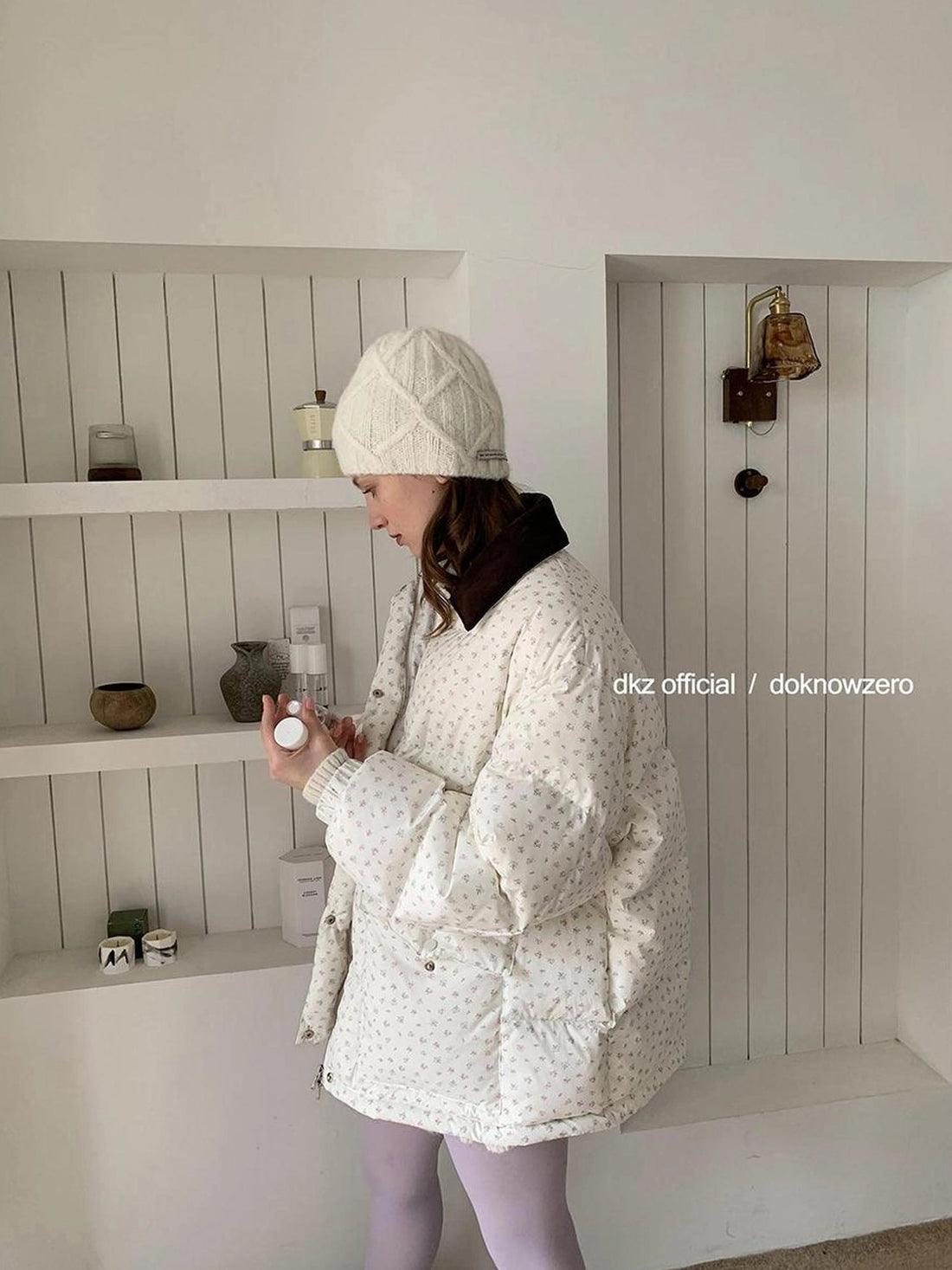 DKZ OFFICIAL White Floral Contrast Collar Duck Down Puffer Coat