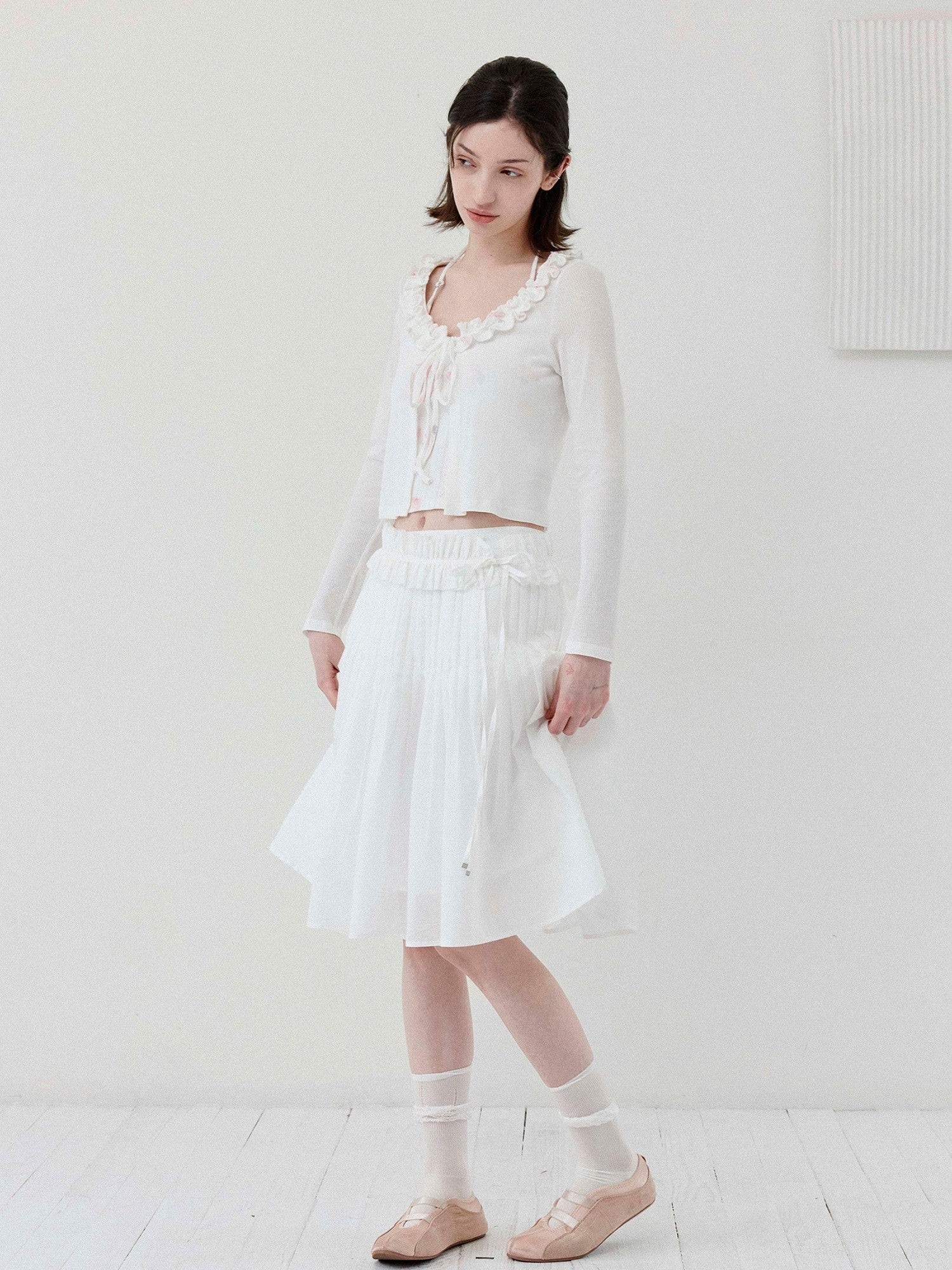 DKZ OFFICIAL White Floral Ruffle Knit Tie Cropped U Neck Two Piece Women&