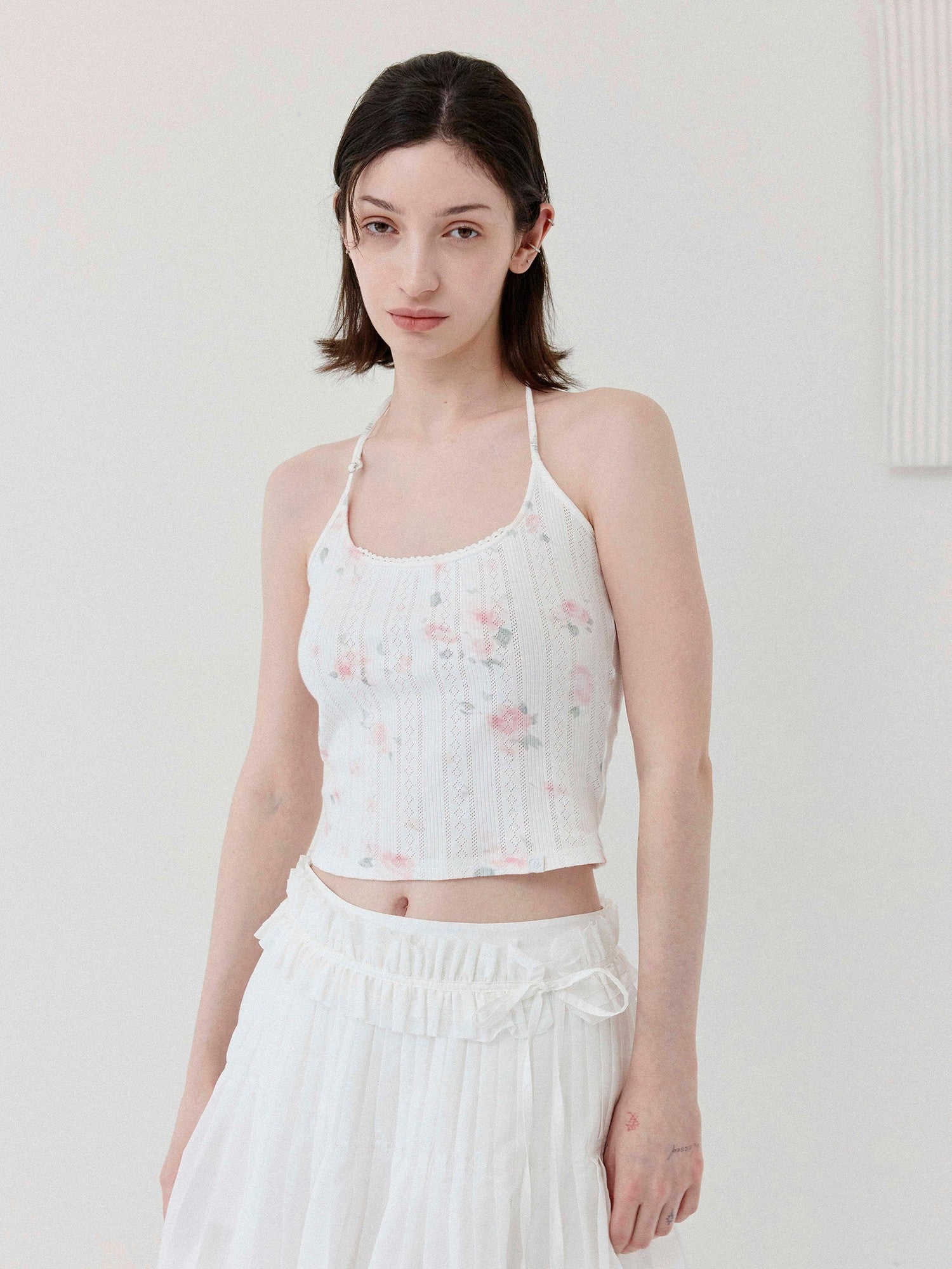 DKZ OFFICIAL White Floral Ruffle Knit Tie Cropped U Neck Two Piece Women&