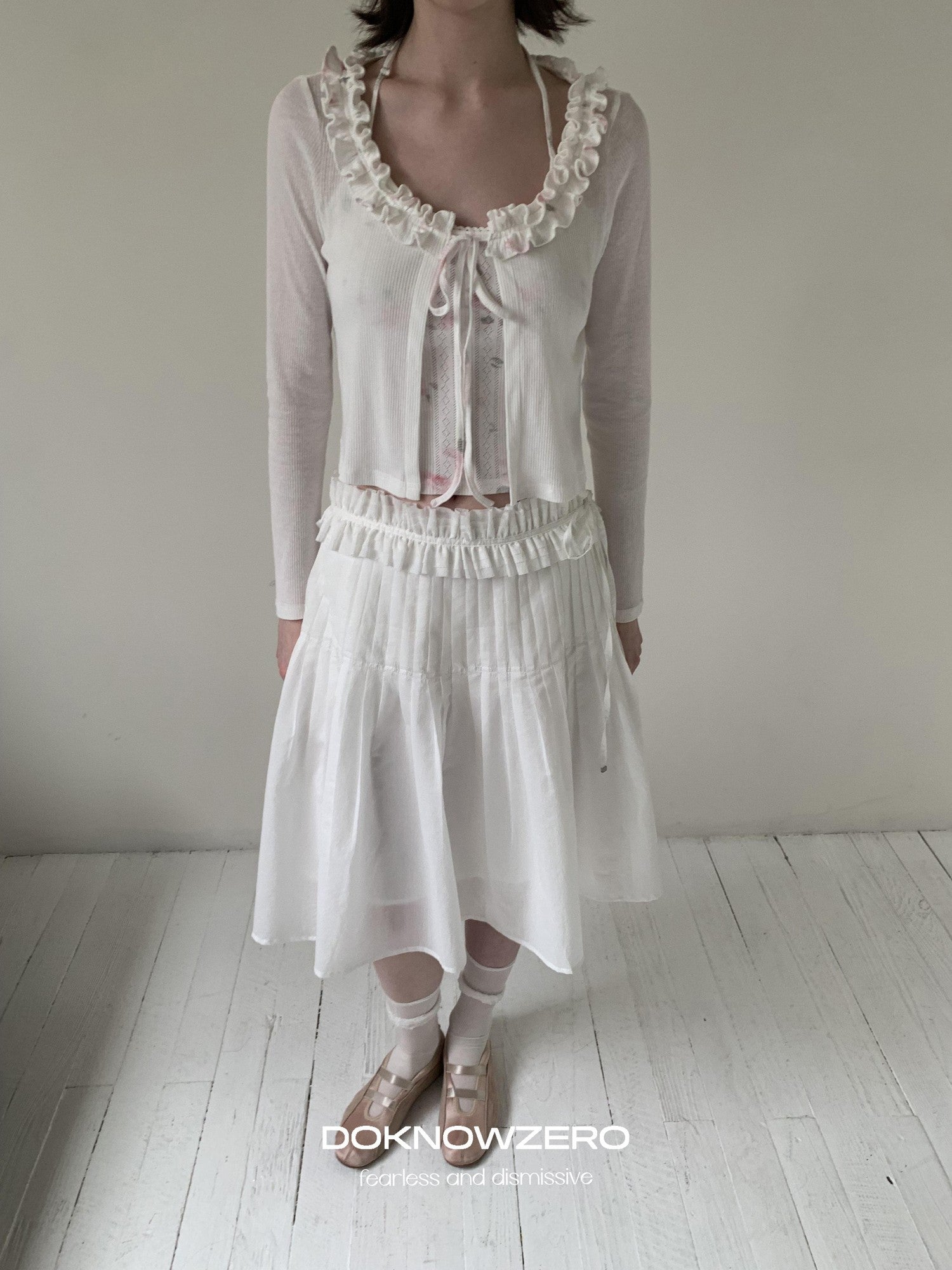 DKZ OFFICIAL White Floral Ruffle Knit Tie Cropped U Neck Two Piece Women&