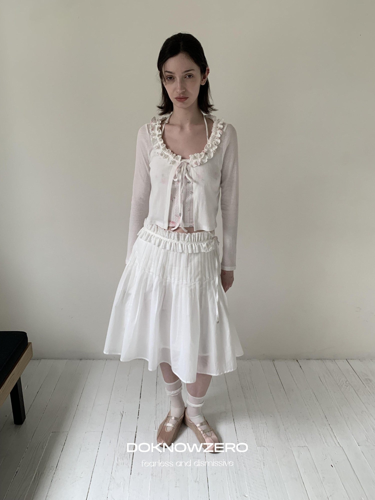 DKZ OFFICIAL White Floral Ruffle Knit Tie Cropped U Neck Two Piece Women&