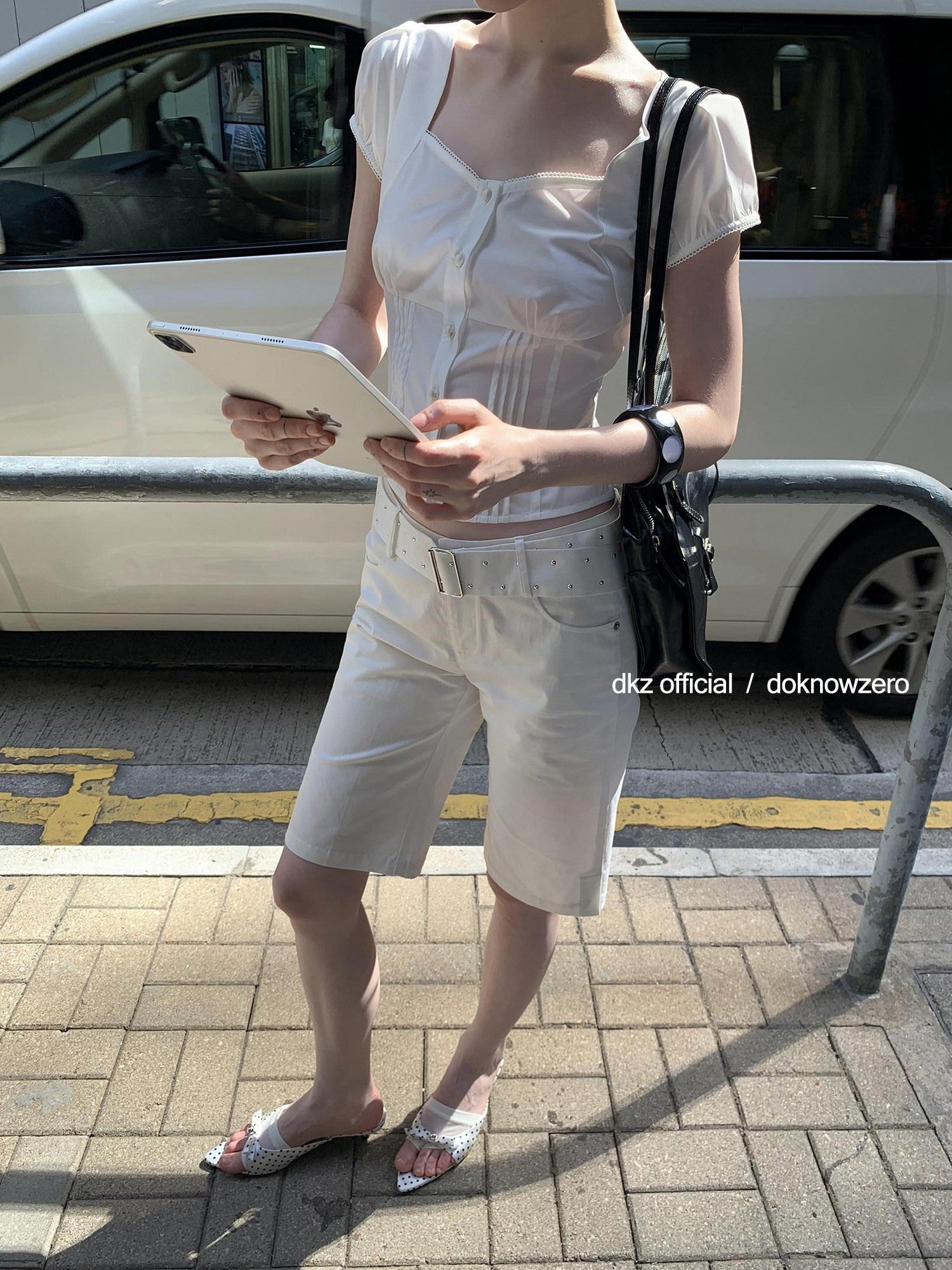 DKZ OFFICIAL White French Square Neck Button Women&