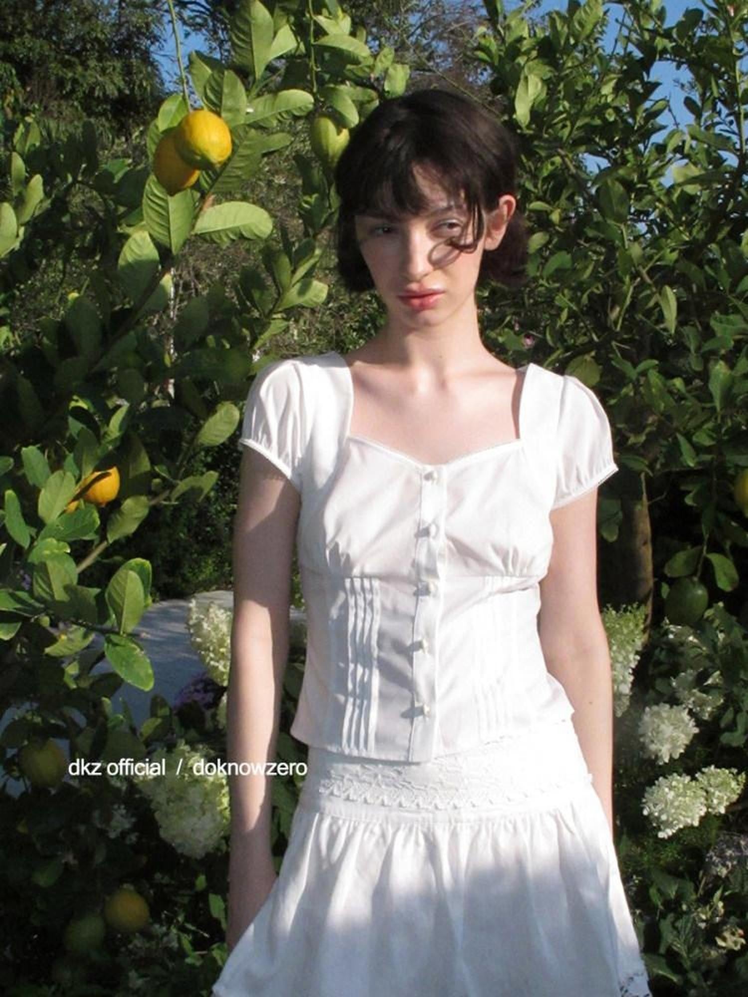 DKZ OFFICIAL White French Square Neck Button Women&