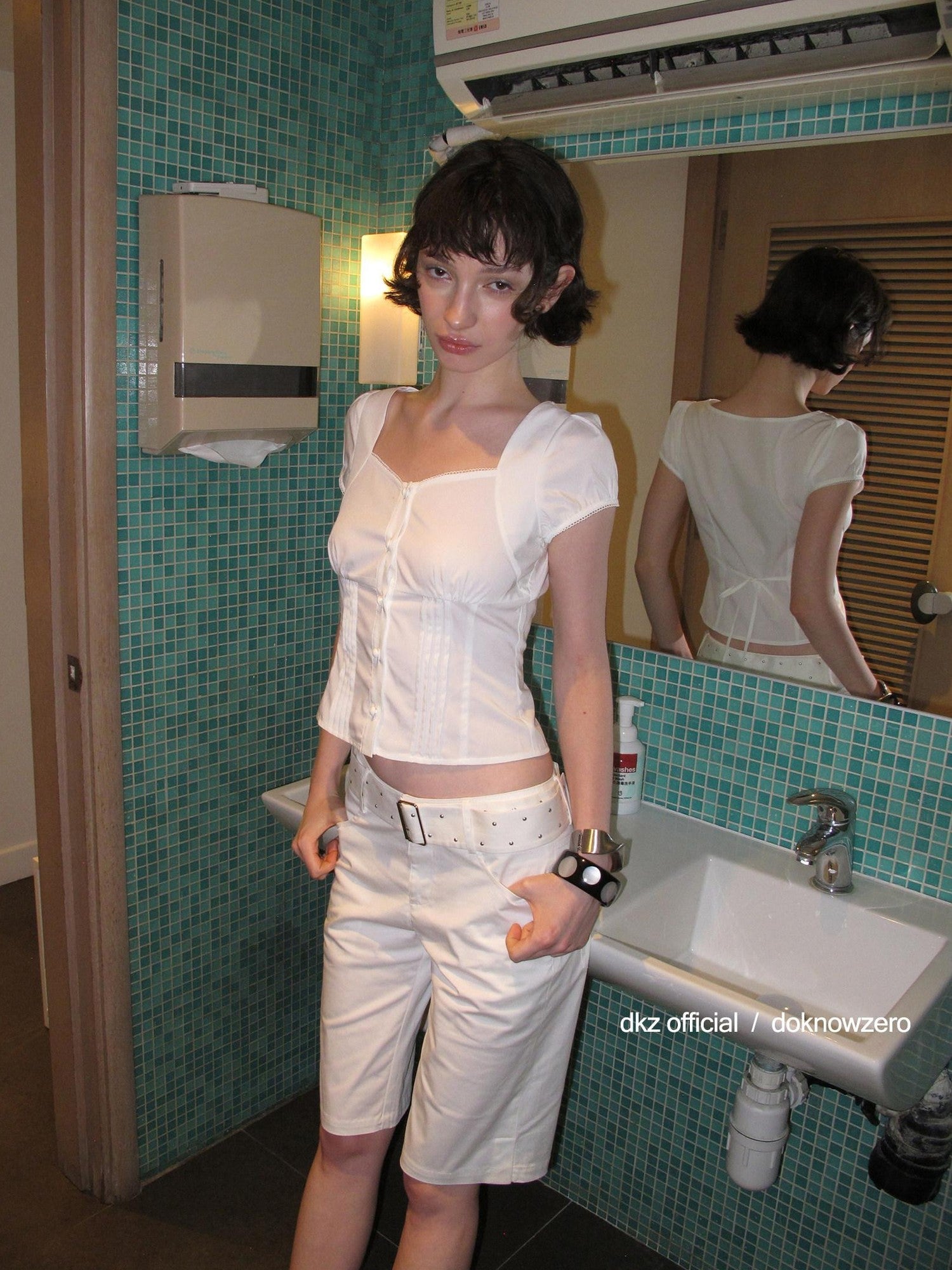 DKZ OFFICIAL White French Square Neck Button Women&