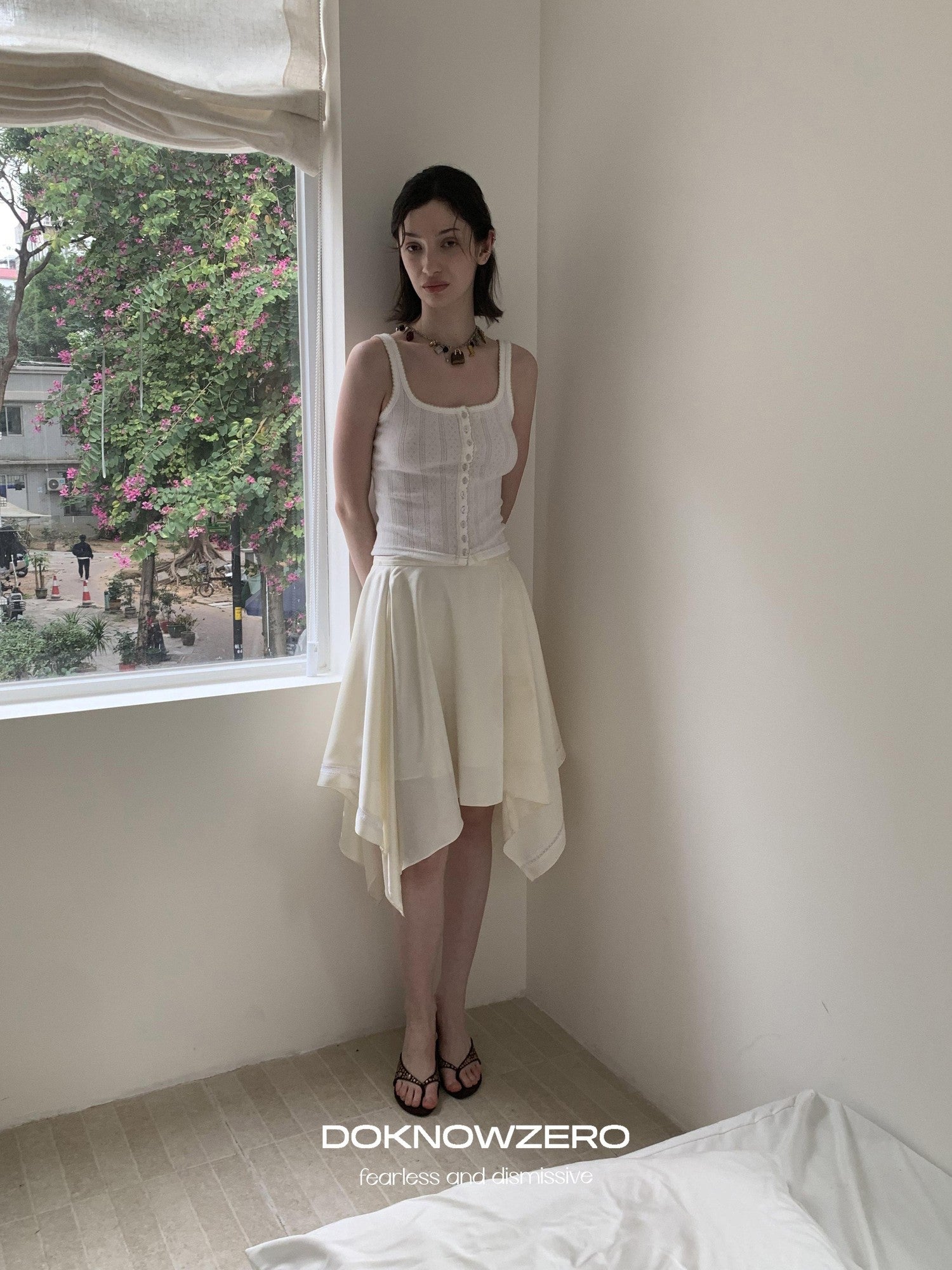 DKZ OFFICIAL White Lace Buttoned Slim Racerback Women&