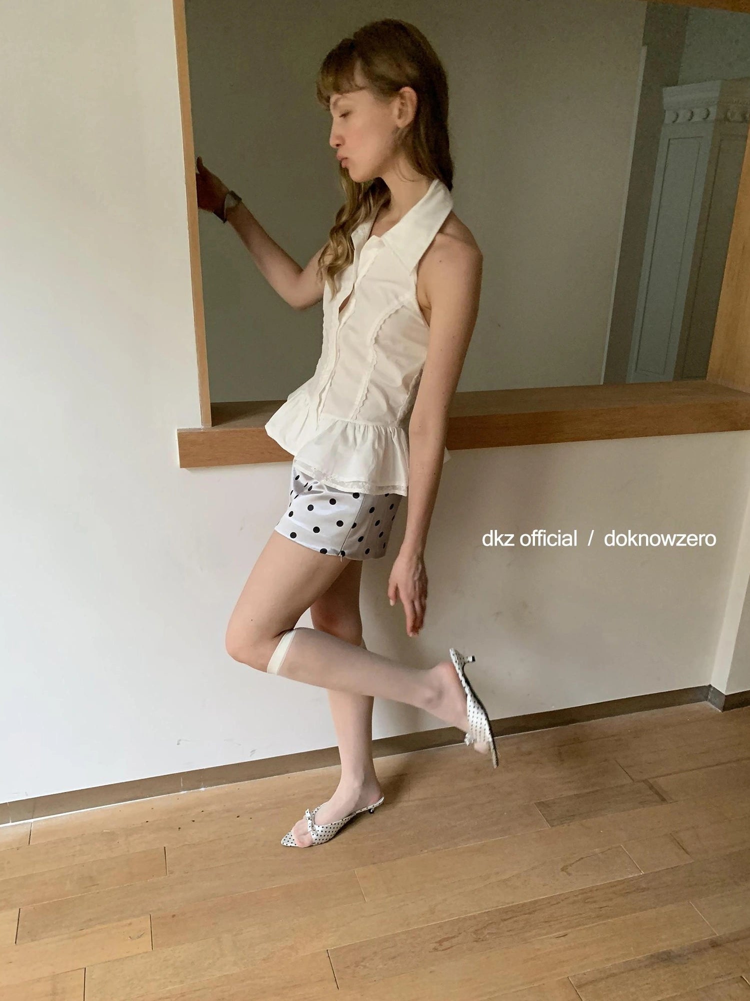 DKZ OFFICIAL White Lace Halter Top With Flounced Hem