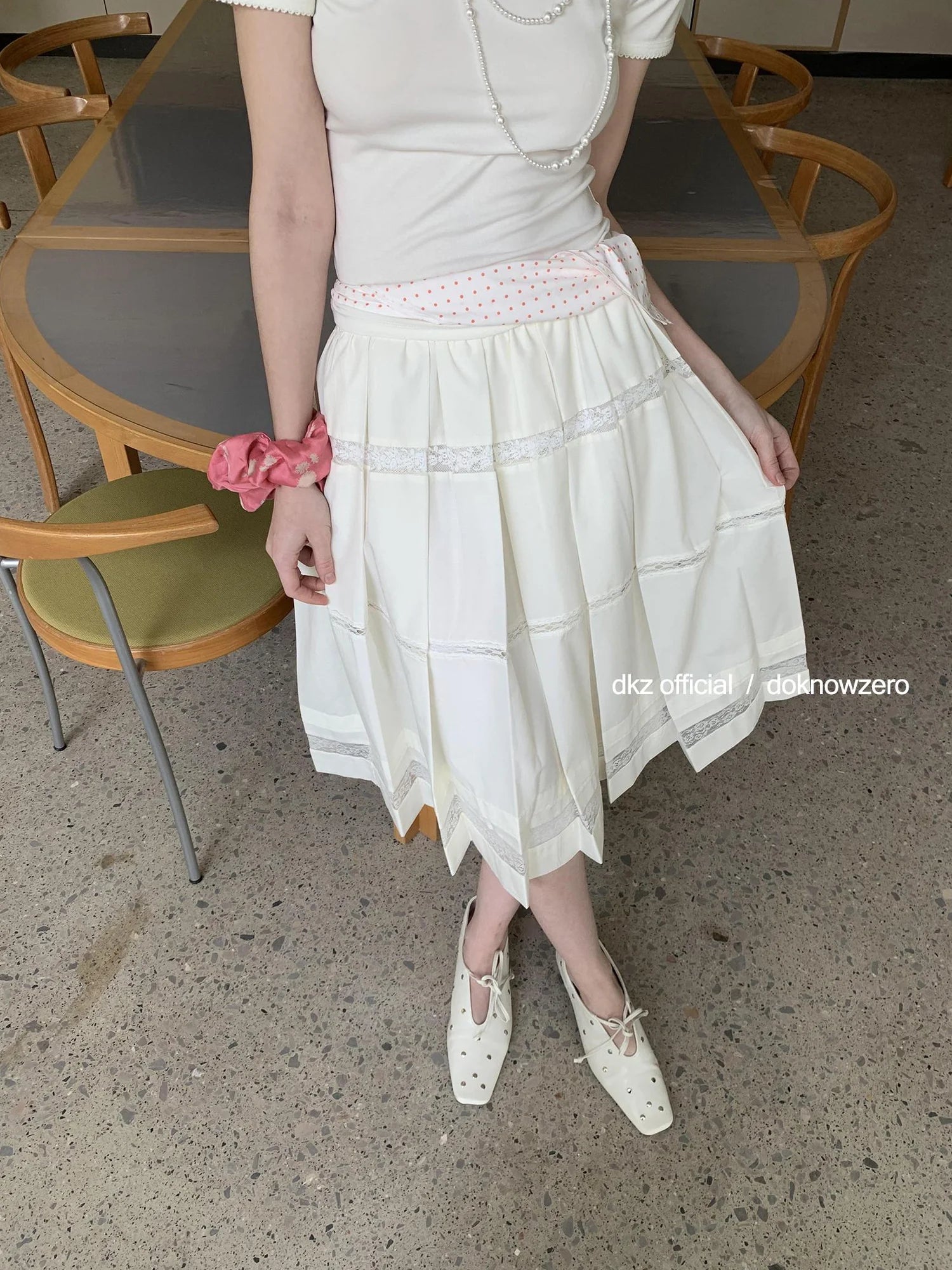 DKZ OFFICIAL White Lace Paneled A Line Pleated Skirt