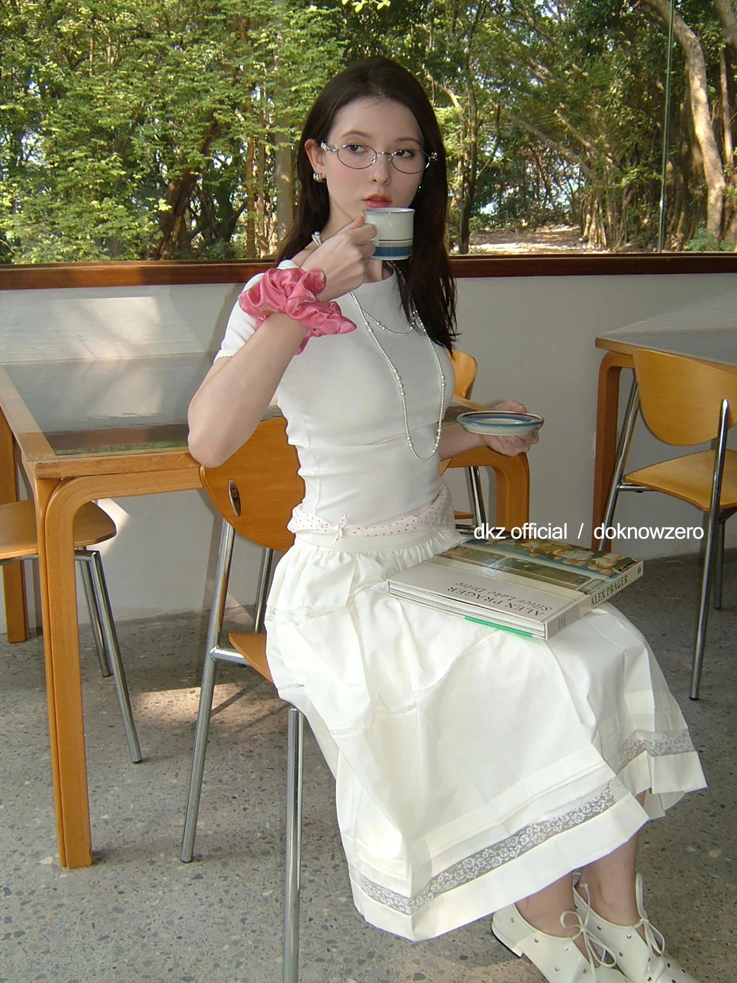 DKZ OFFICIAL White Lace Paneled A Line Pleated Skirt