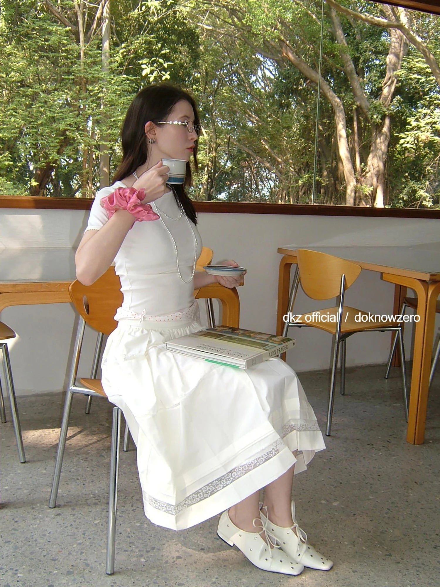 DKZ OFFICIAL White Lace Paneled A Line Pleated Skirt