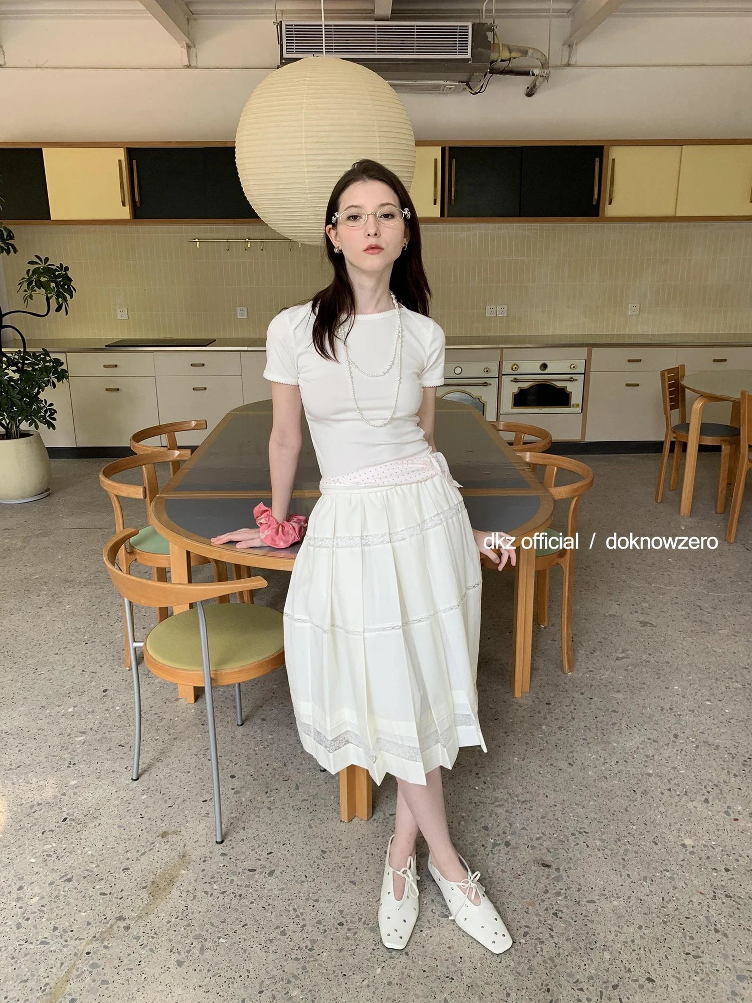 DKZ OFFICIAL White Lace Paneled A Line Pleated Skirt