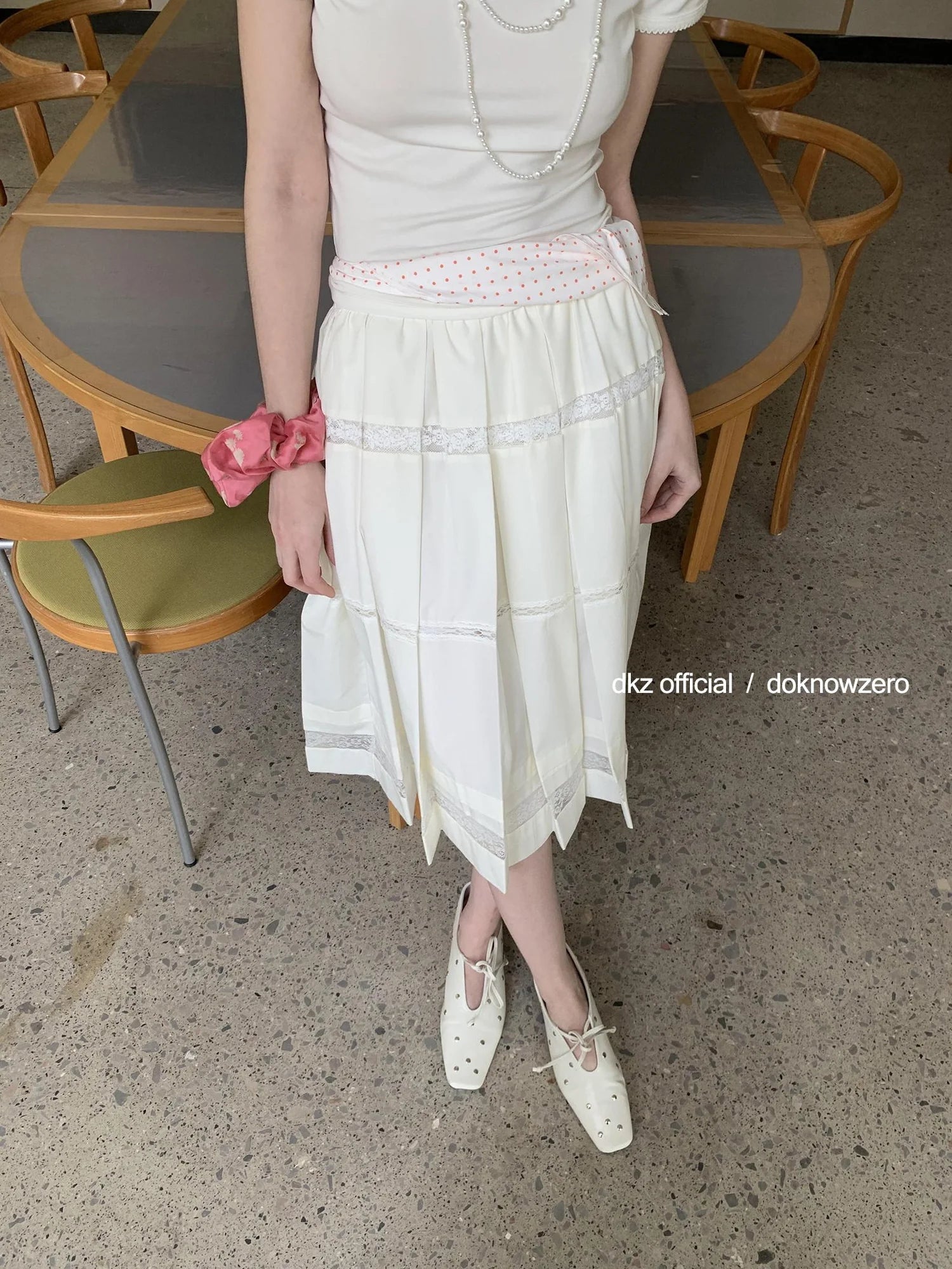 DKZ OFFICIAL White Lace Paneled A Line Pleated Skirt