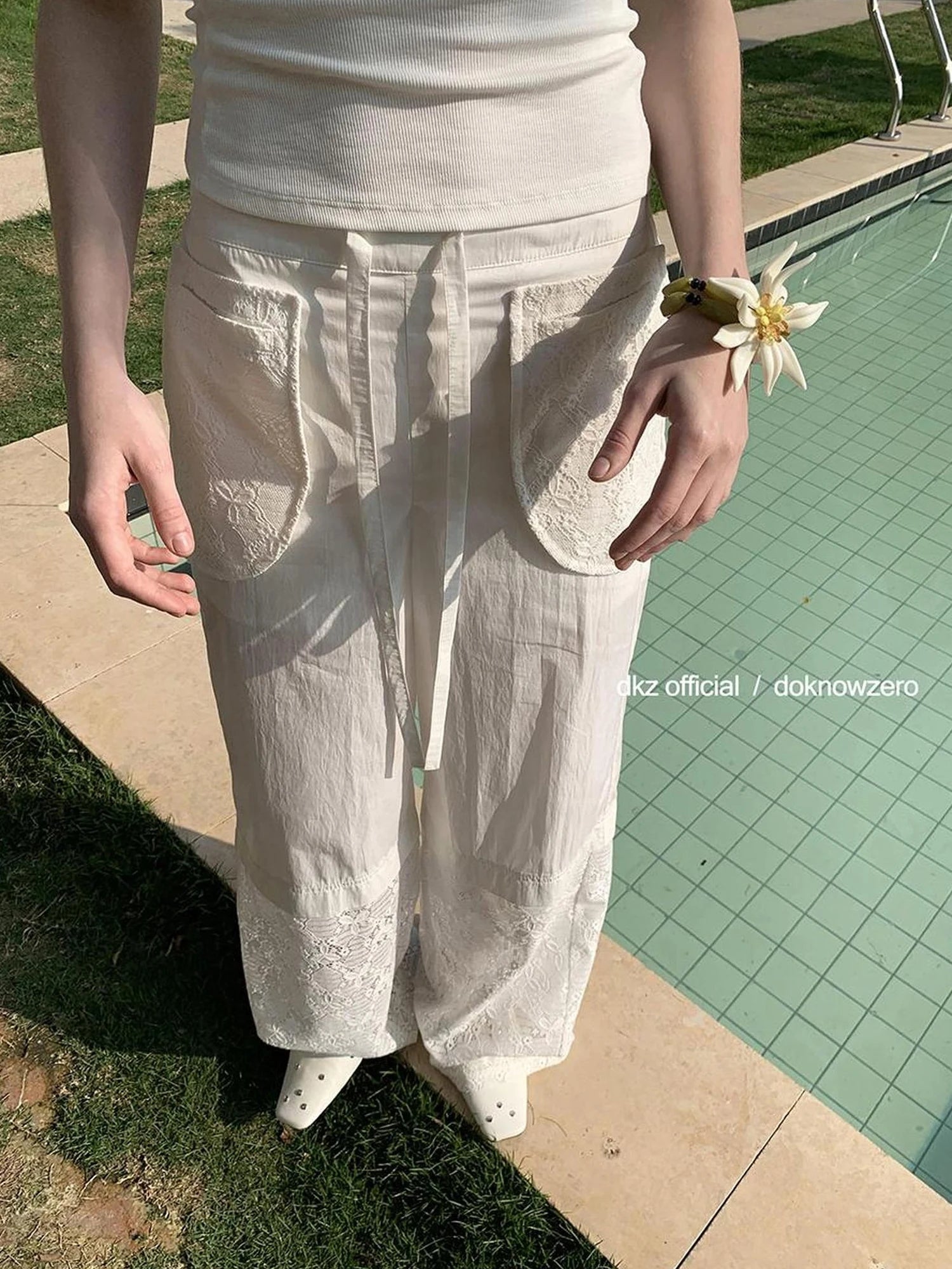 DKZ OFFICIAL White Lace Paneled Casual Pants With Drawstring