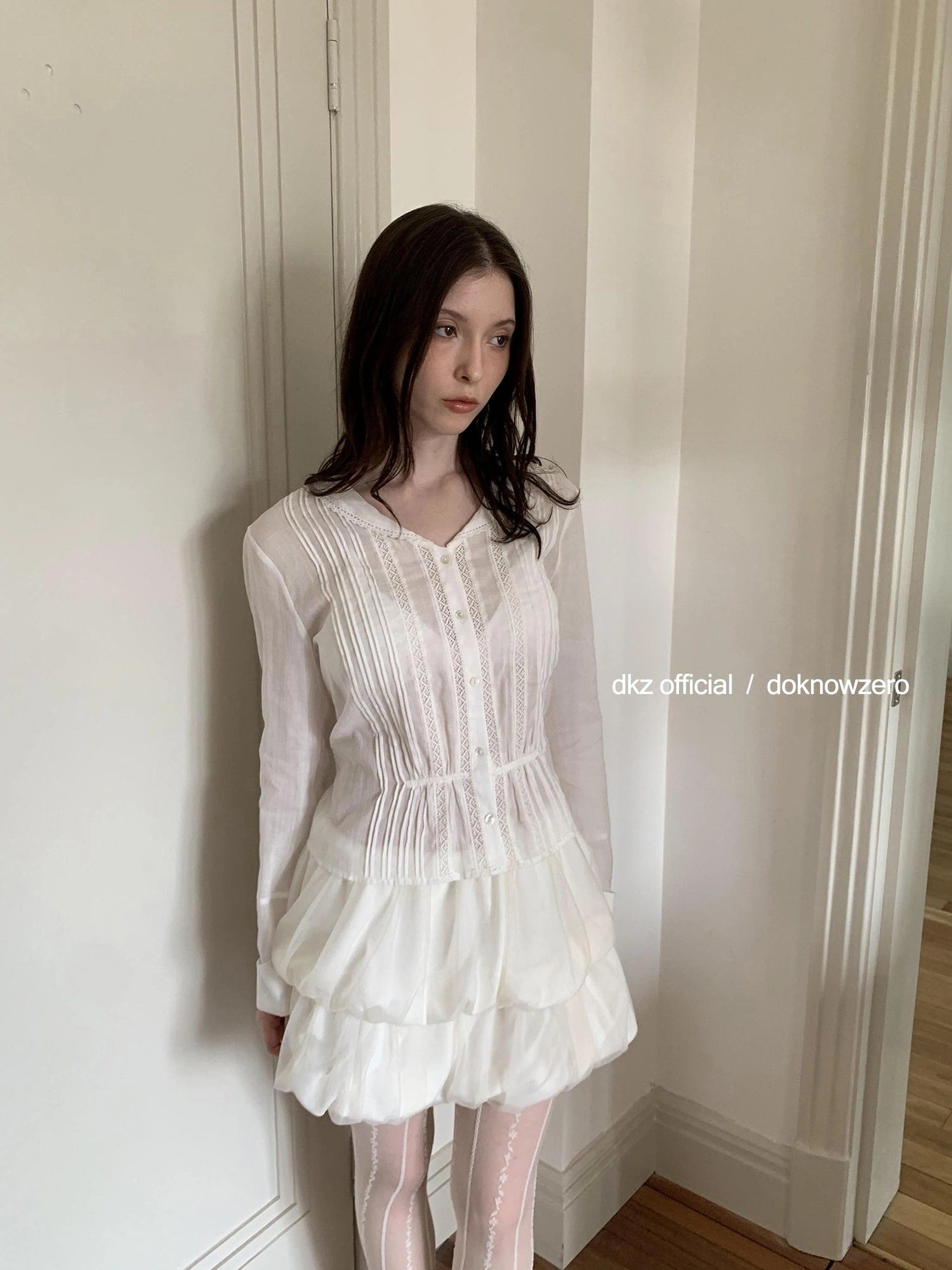 DKZ OFFICIAL White Lace Ruffle Trim Pleated Overshirt