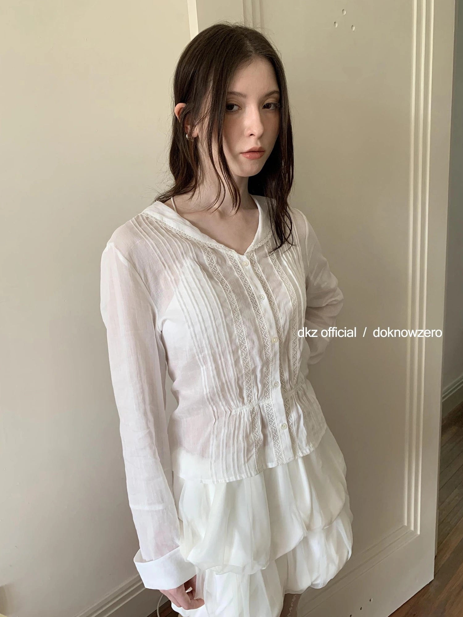 DKZ OFFICIAL White Lace Ruffle Trim Pleated Overshirt