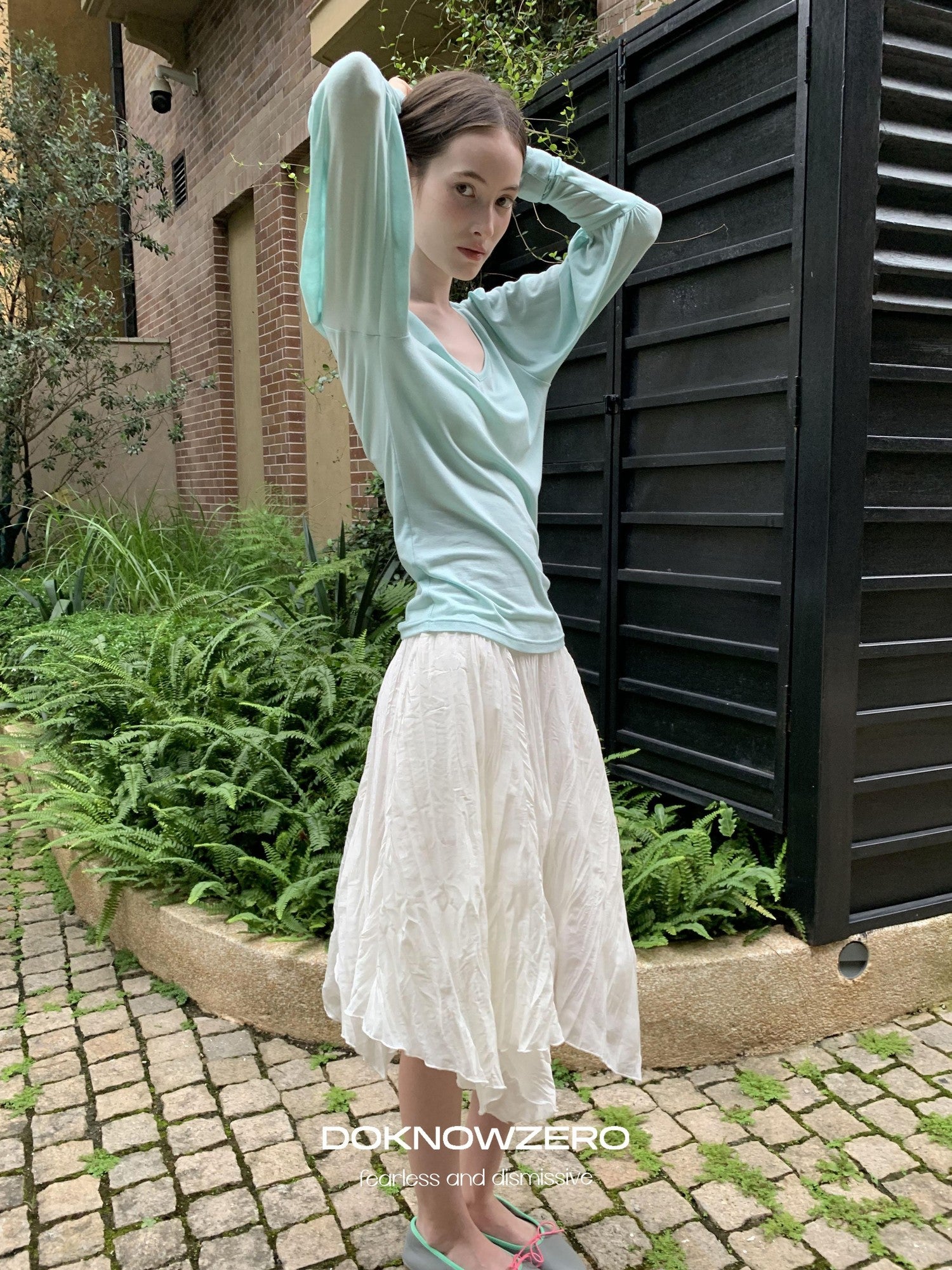 DKZ OFFICIAL White Pleated Irregular Hem Mid Waist Loose Women&