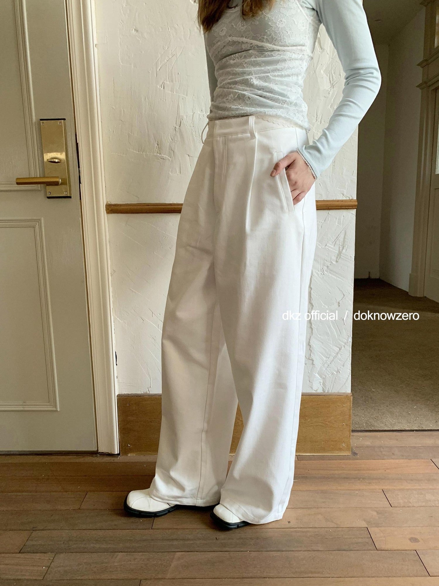 DKZ OFFICIAL White Pocket Draped Minimalist Women&