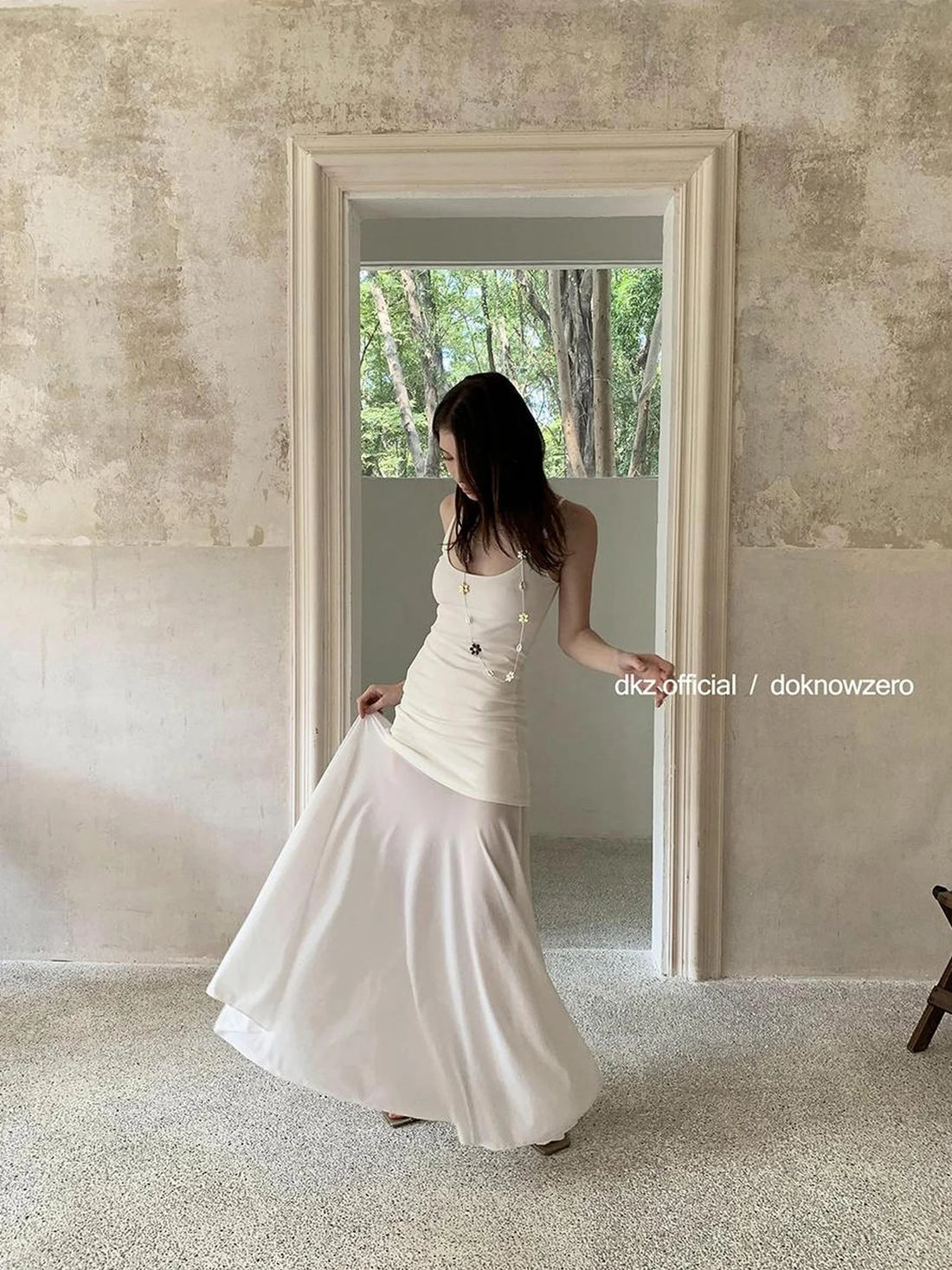 DKZ OFFICIAL White Sleeveless Knitted Slip Dress With Contrast Panels