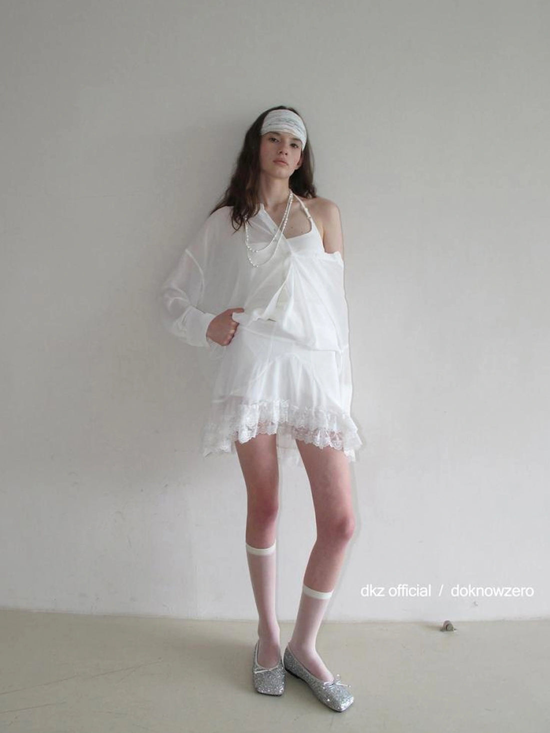 DKZ OFFICIAL White Twist Hem Sheer Shirt And Lace Trim Skirt Set