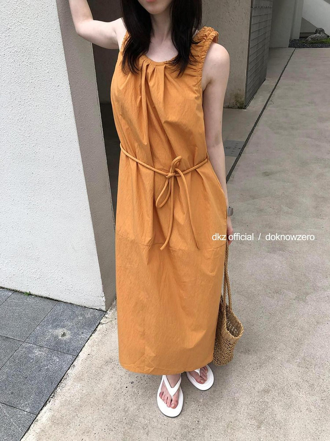 DKZ OFFICIAL White U Neck Sleeveless Pleated Waist Cinch Women&