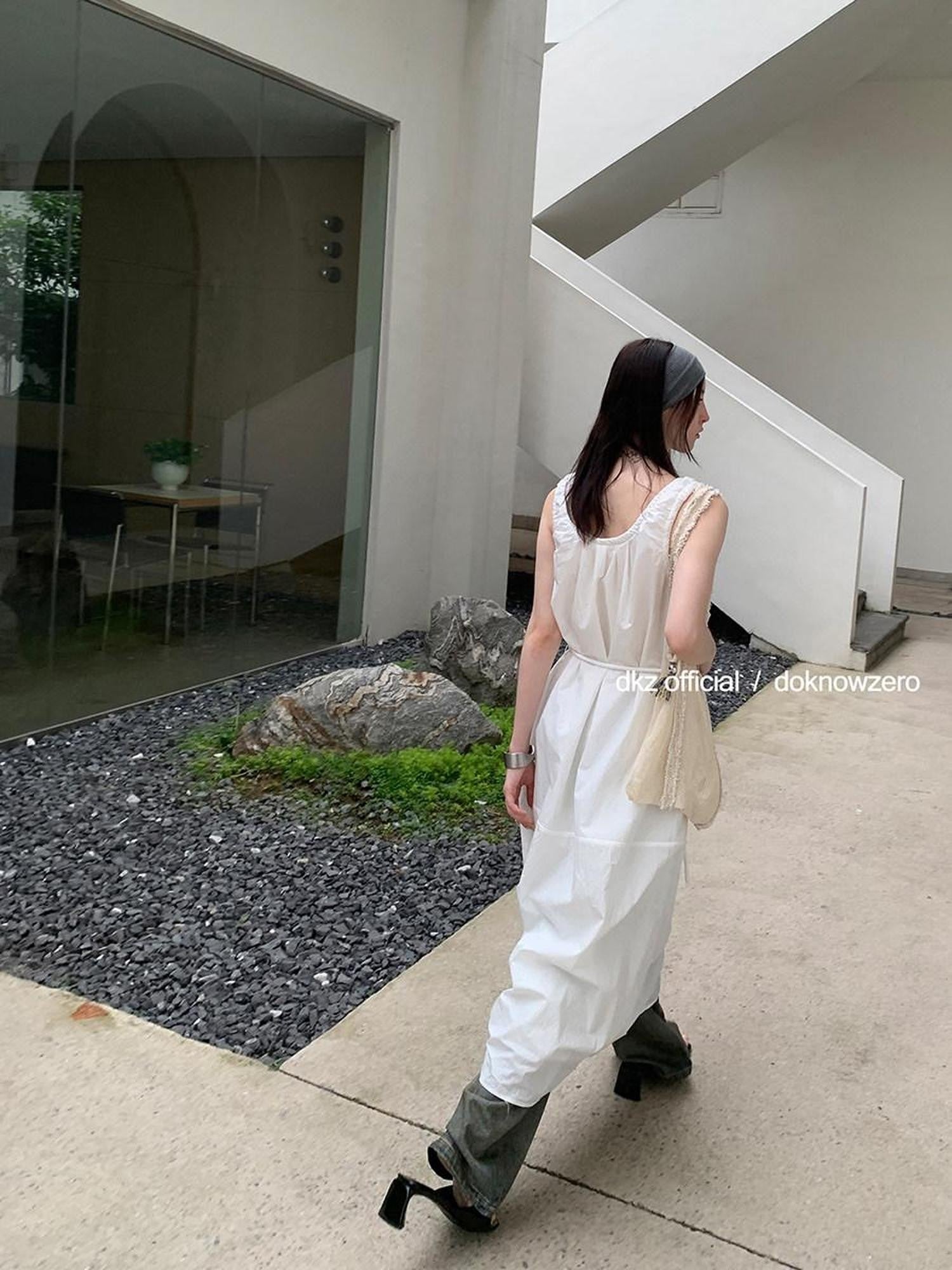 DKZ OFFICIAL White U Neck Sleeveless Pleated Waist Cinch Women&